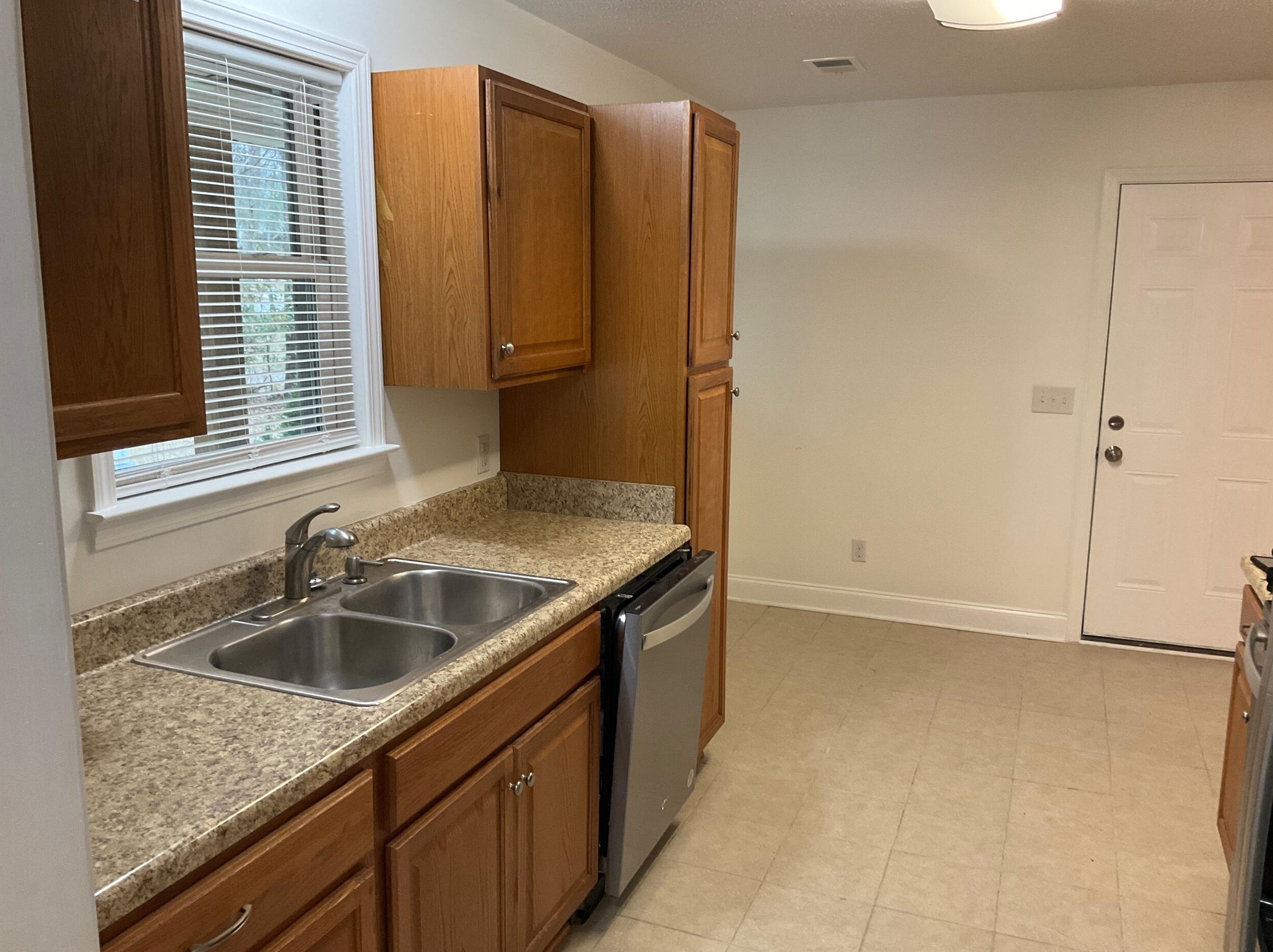 4720 Cedar Springs Rd, Columbia SC  29206-1525 exterior