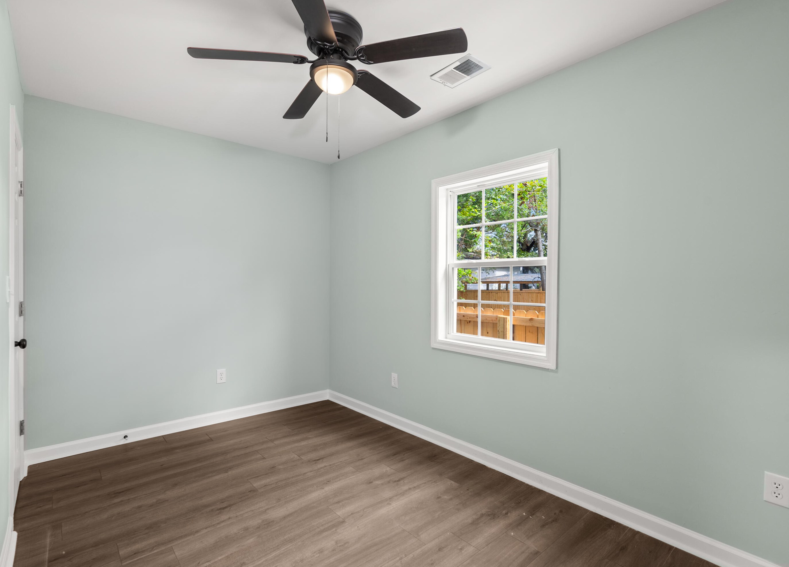 4606 Holmes Ave, Charleston SC  29405-4607 exterior