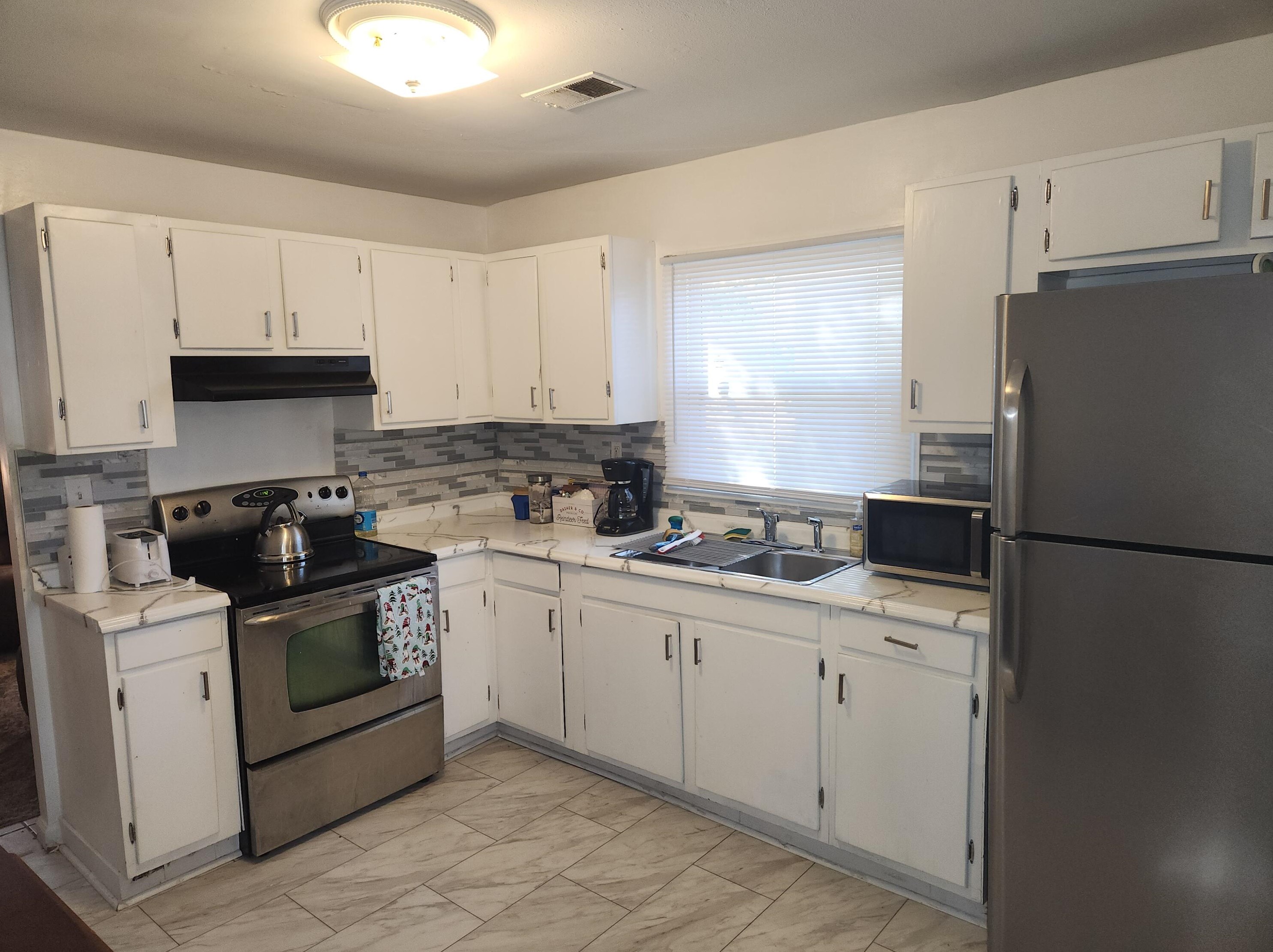 2324 Eagle Dr, Charleston SC  29406-4737 exterior