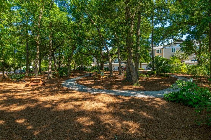 600 Bucksley Ln, Charleston SC 29492-8184 exterior