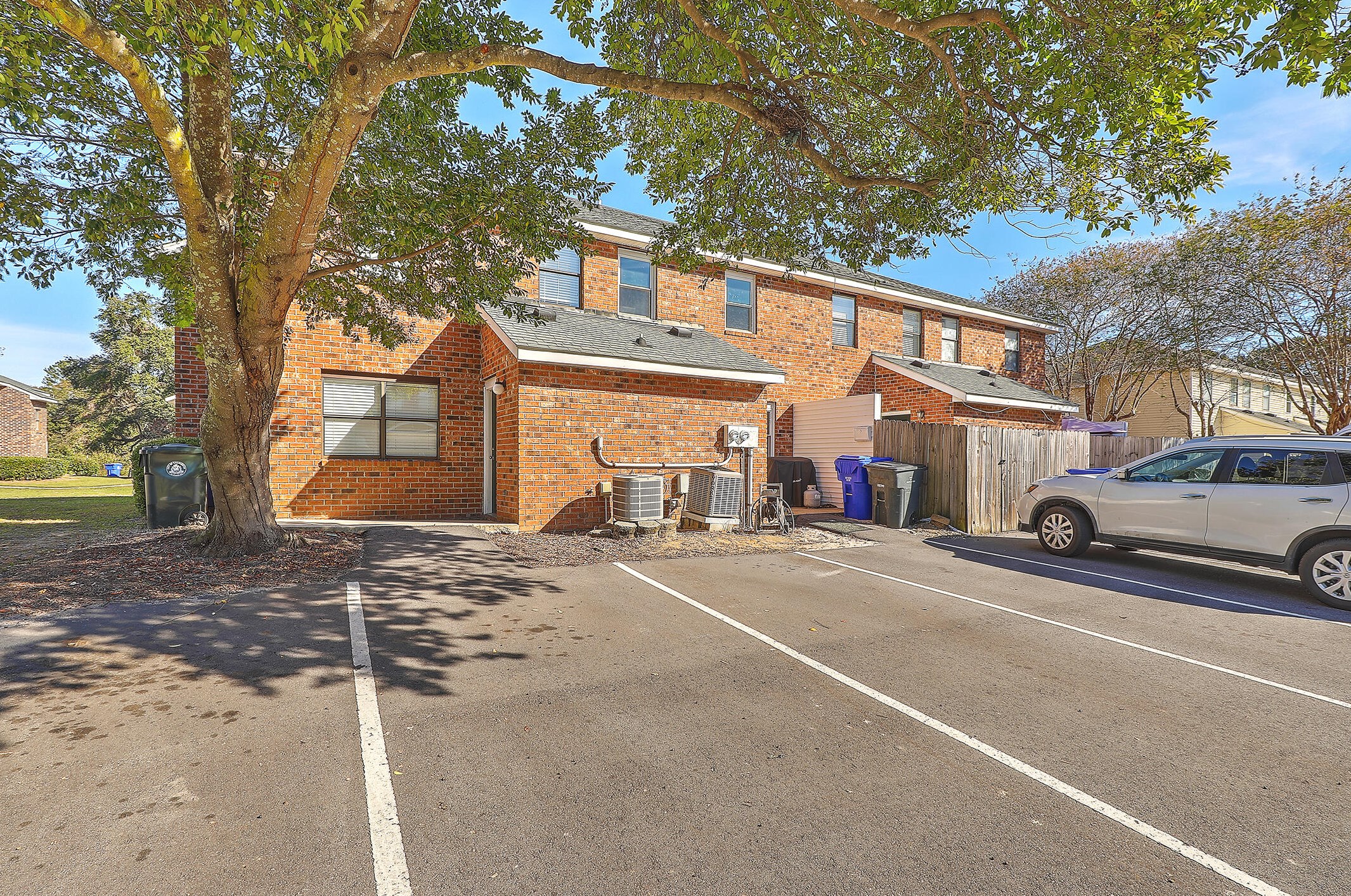 1421 Dove Run Dr, Charleston SC 29412-3747 exterior