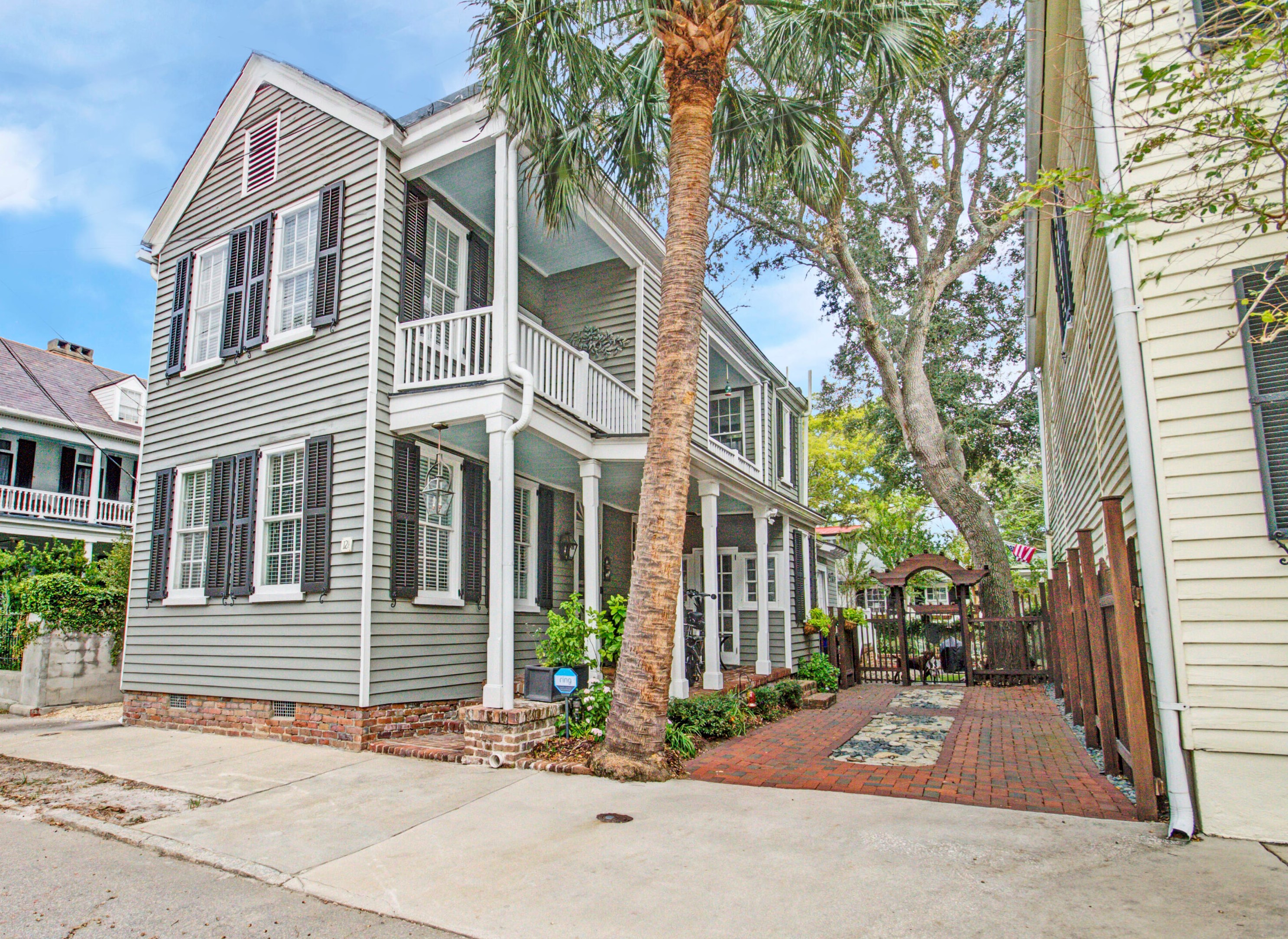 12 Gadsden St, Charleston SC  29401-1203 exterior