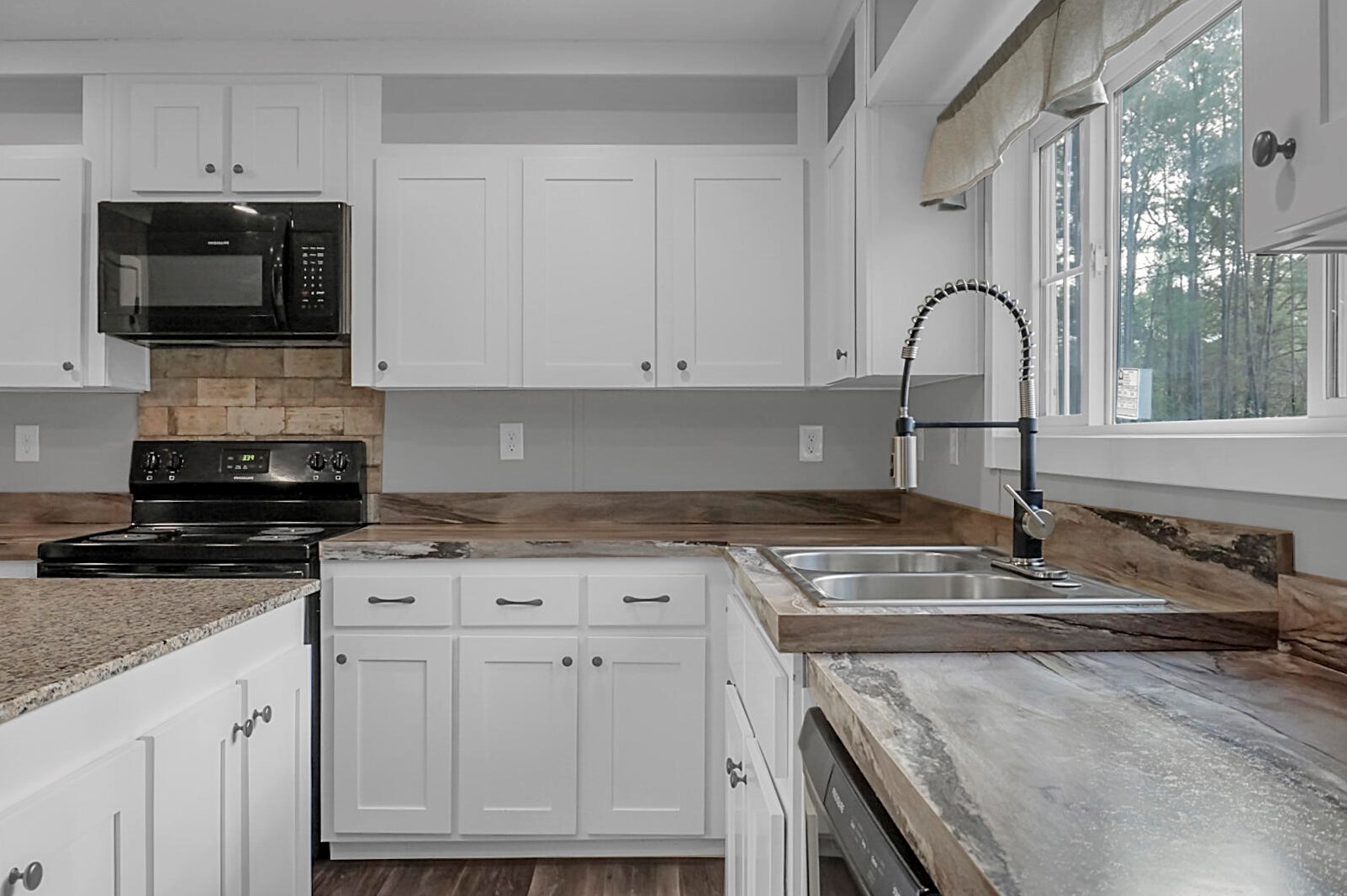 867 Fauling Rd, Alvin SC  29479-3532 exterior