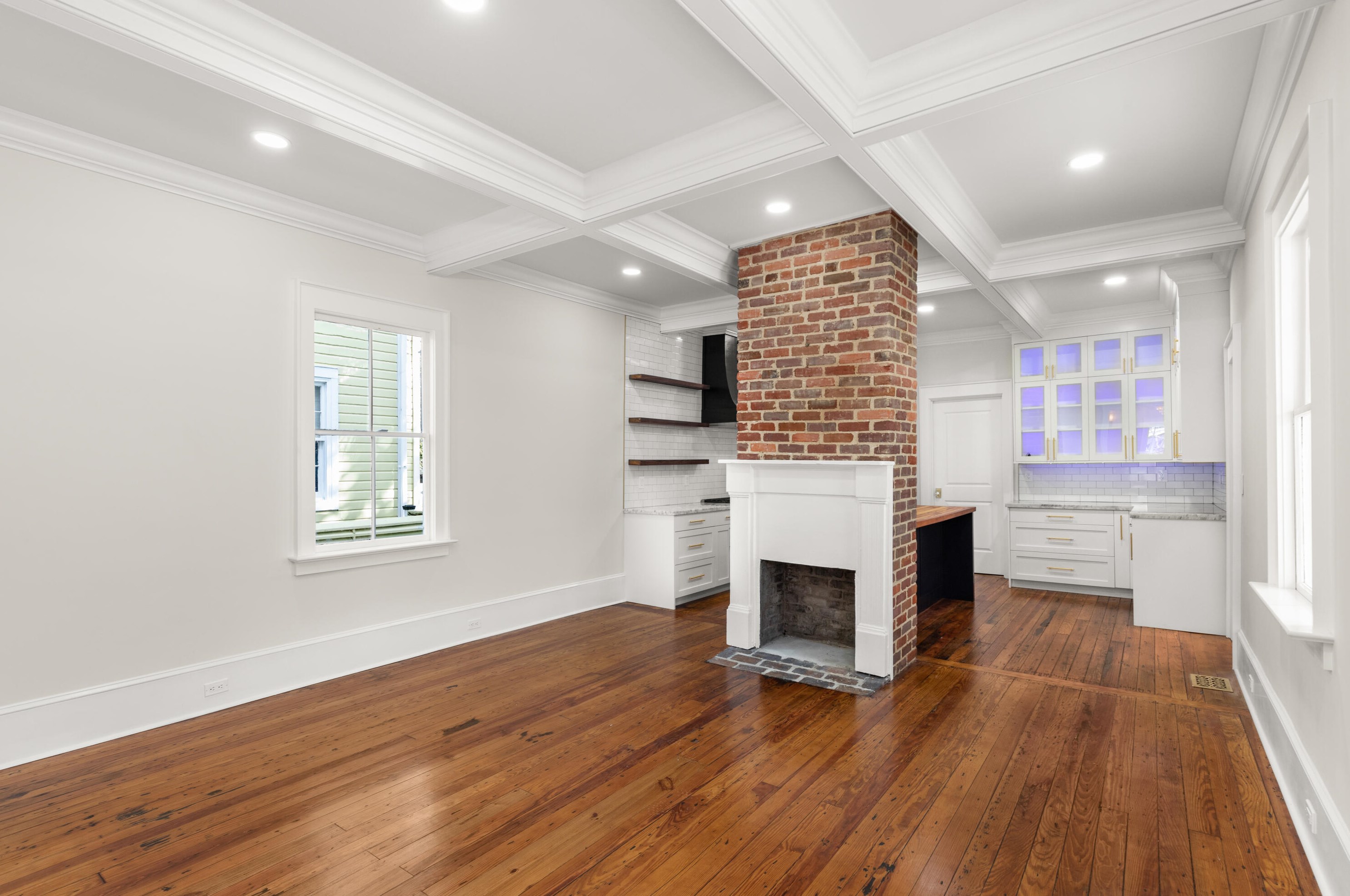 327 Sumter St, Charleston SC  29403-4612 exterior