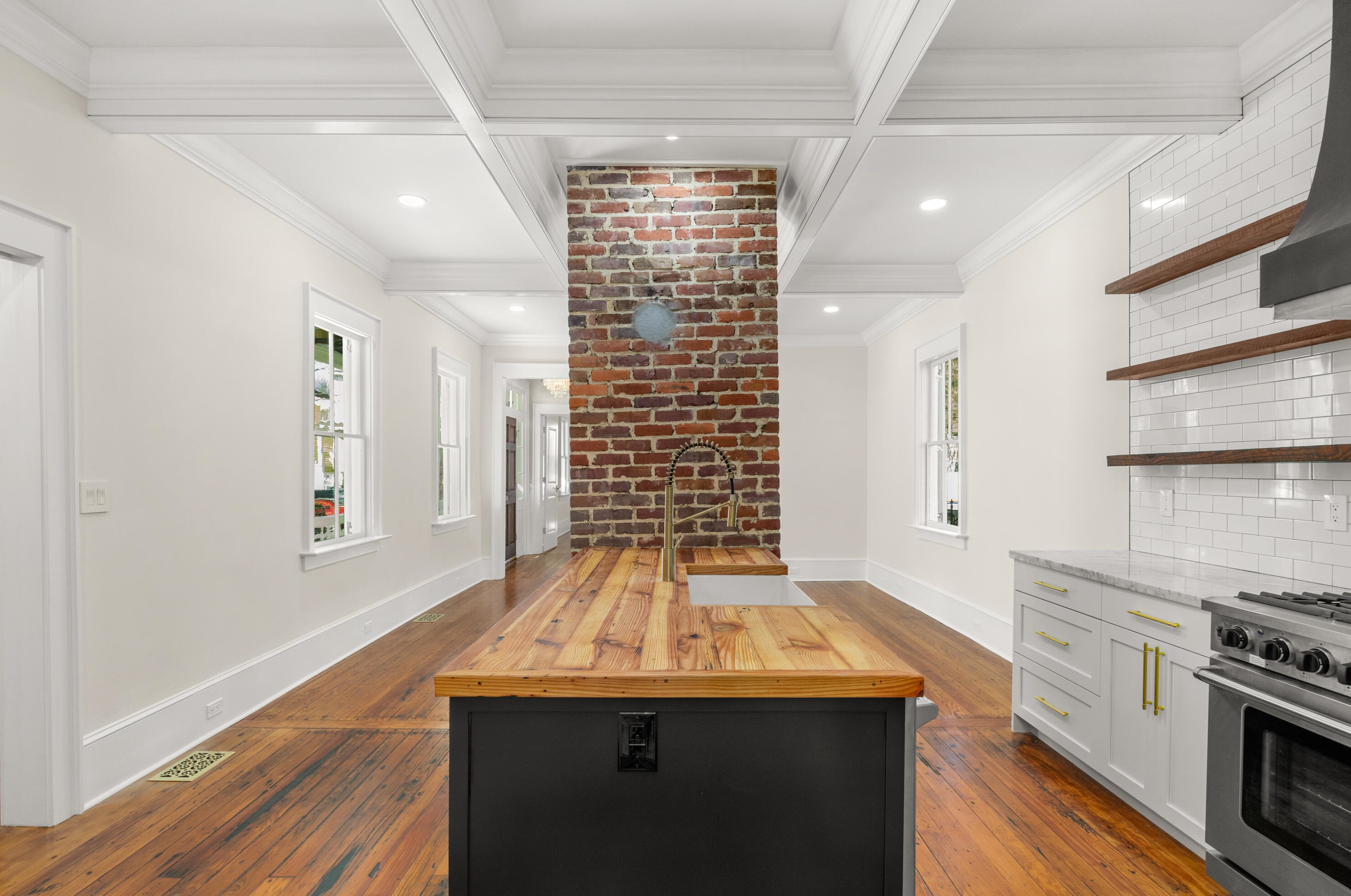 327 Sumter St, Charleston SC  29403-4612 exterior