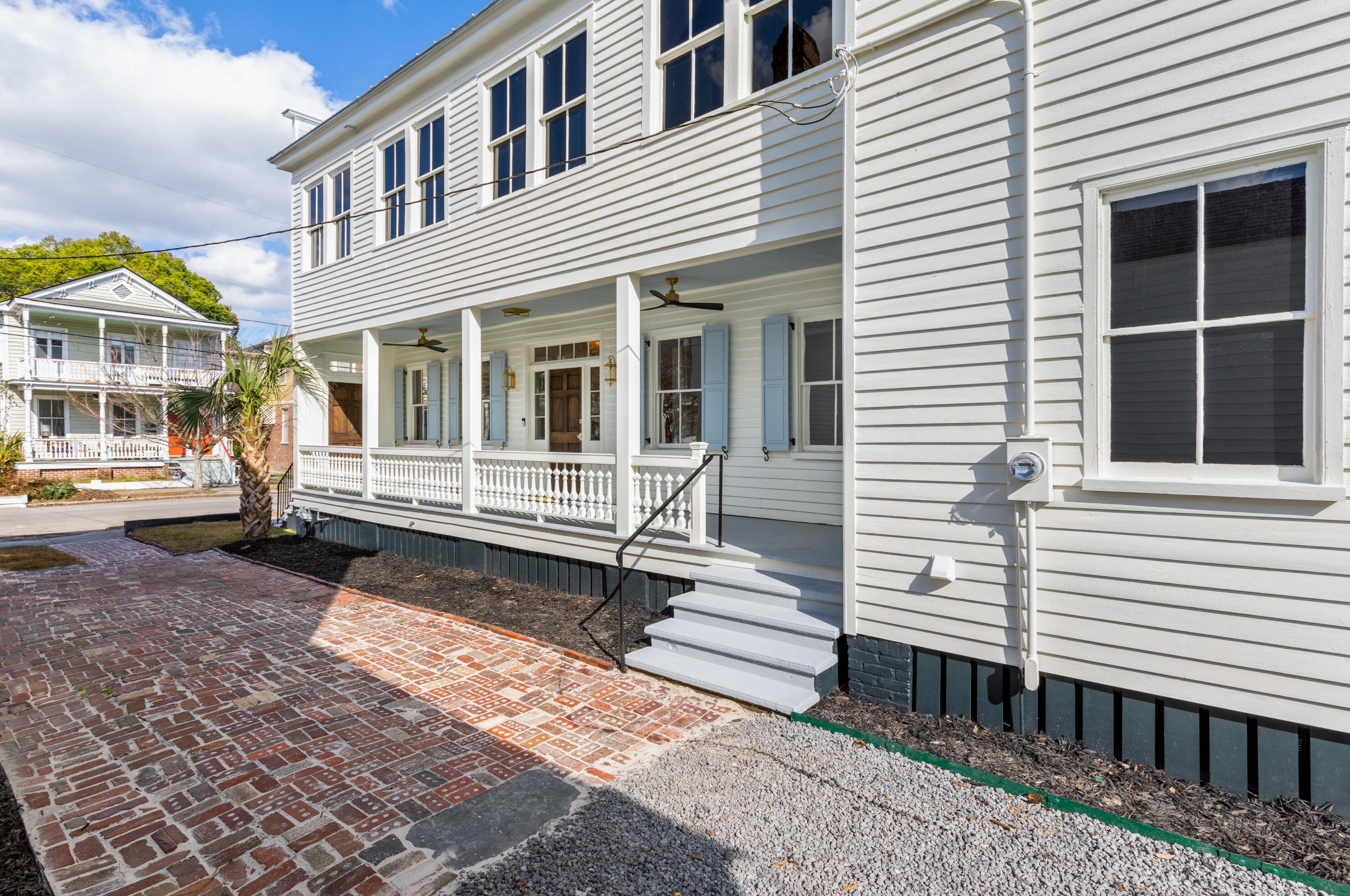 327 Sumter St, Charleston SC  29403-4612 exterior