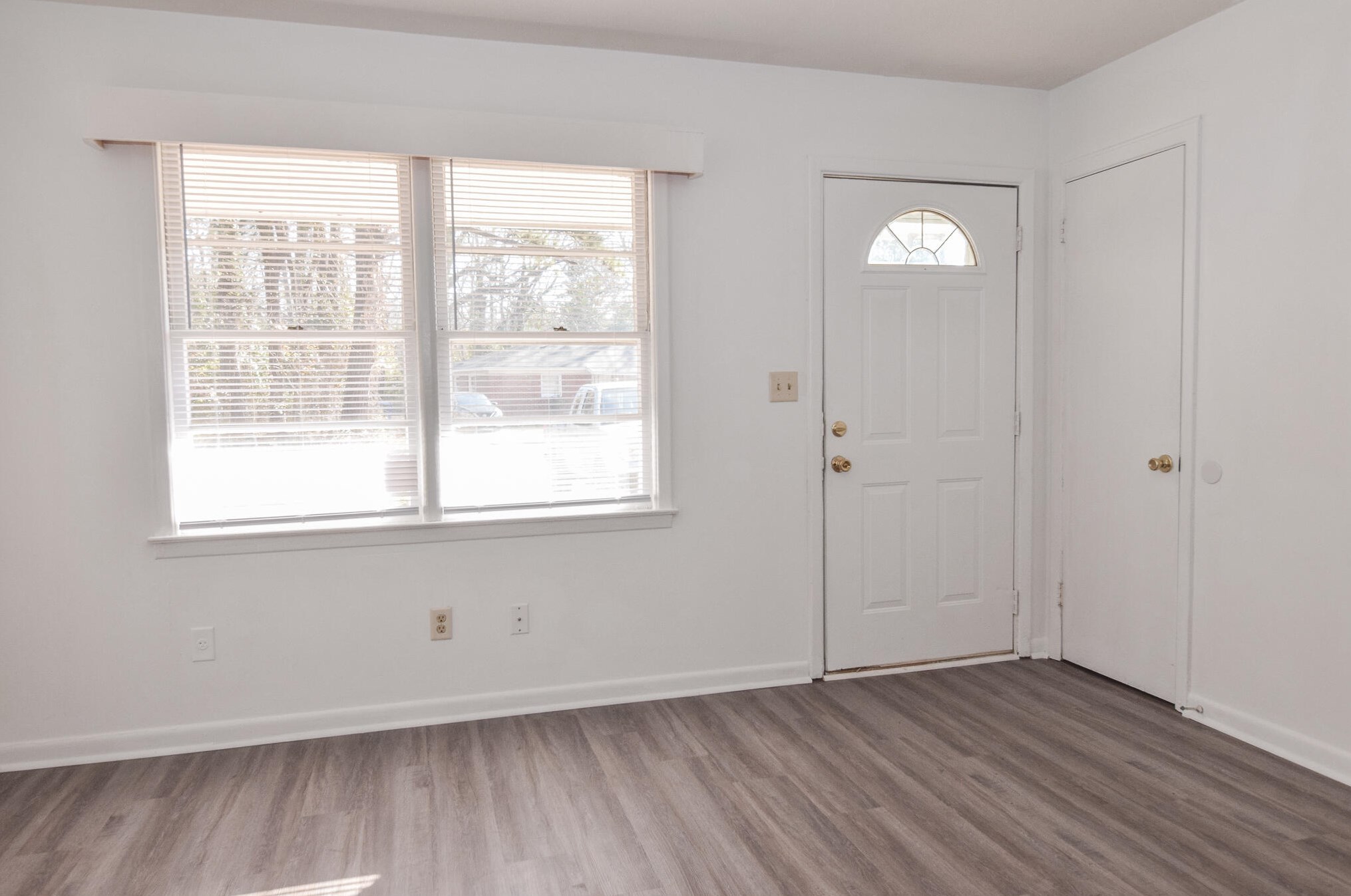 6957 Kenwood Dr, Charleston SC  29406-4592 exterior