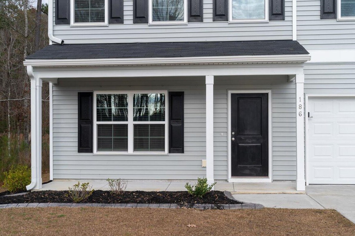 186 Hyrne Dr, Charleston SC  29445-7331 exterior