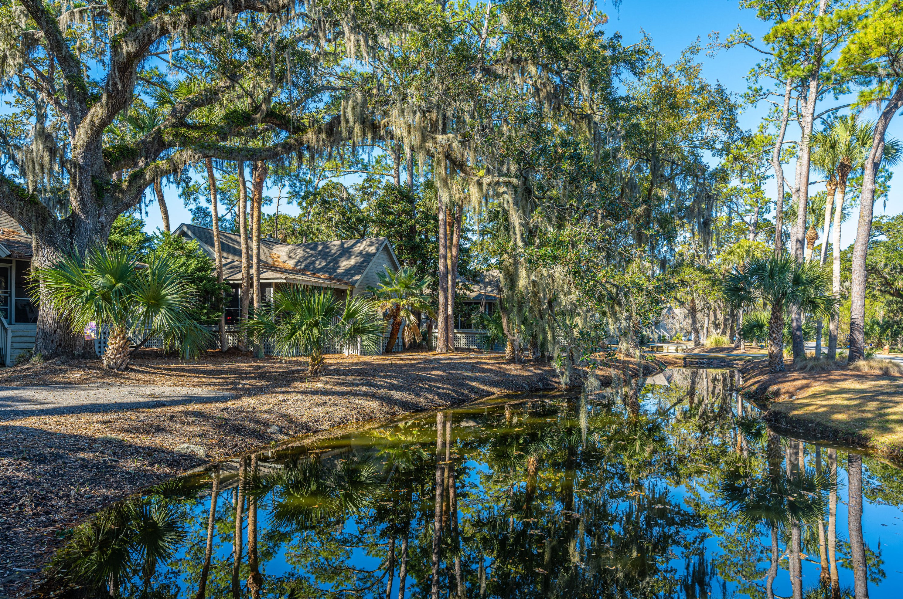898 Fairway Dr, Edisto SC  29438-3647 exterior