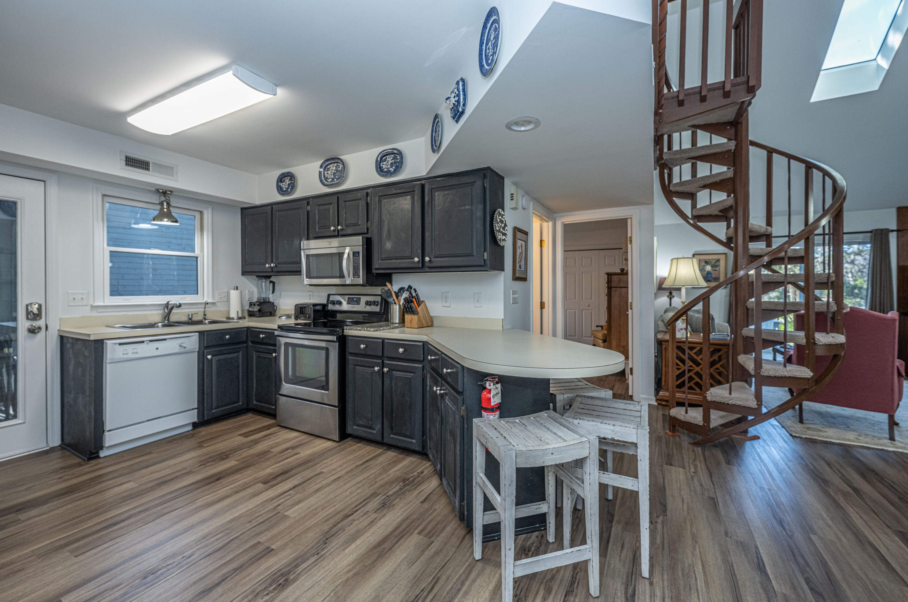898 Fairway Dr, Edisto SC  29438-3647 exterior