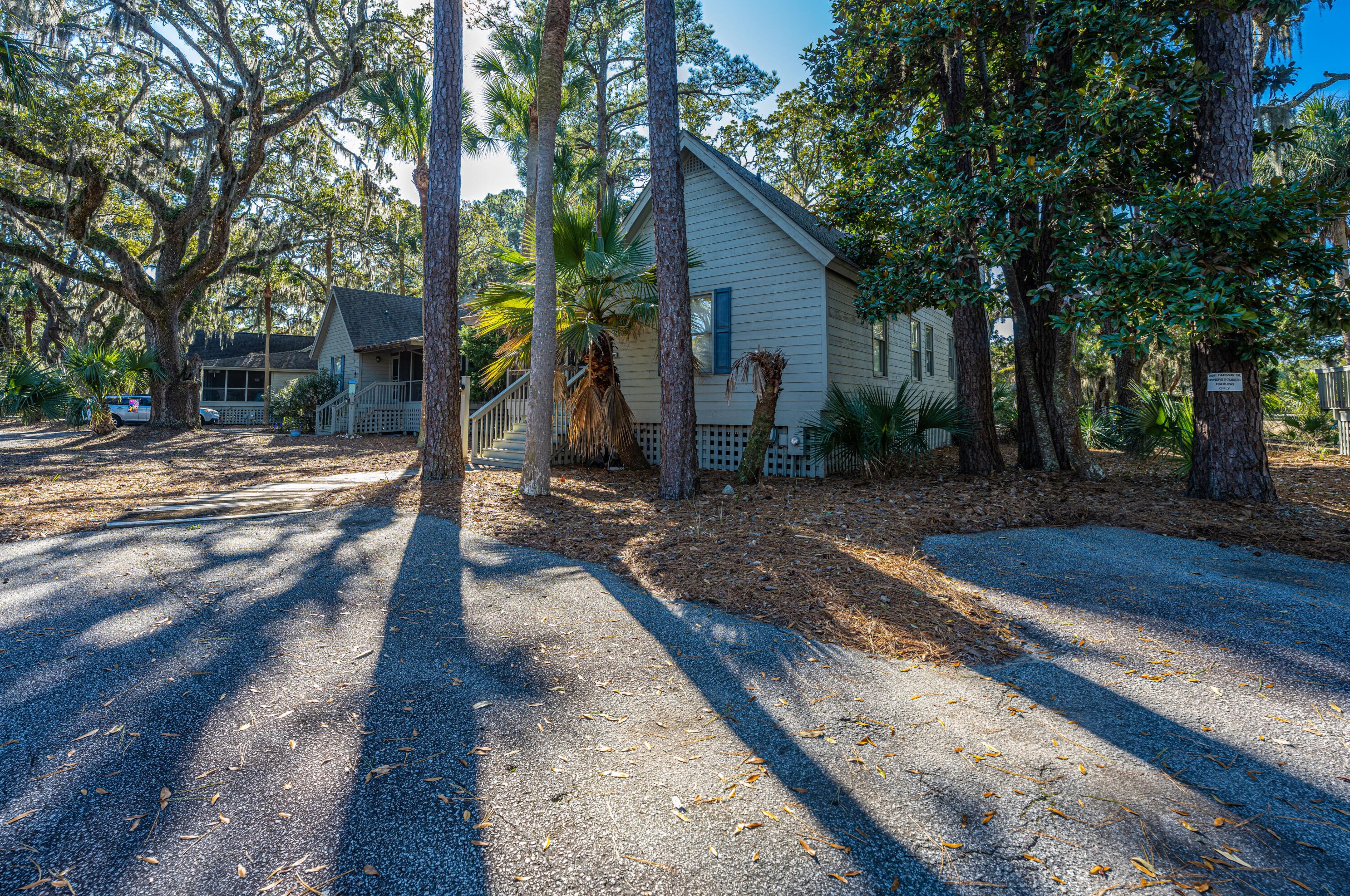 898 Fairway Dr, Edisto SC  29438-3647 exterior
