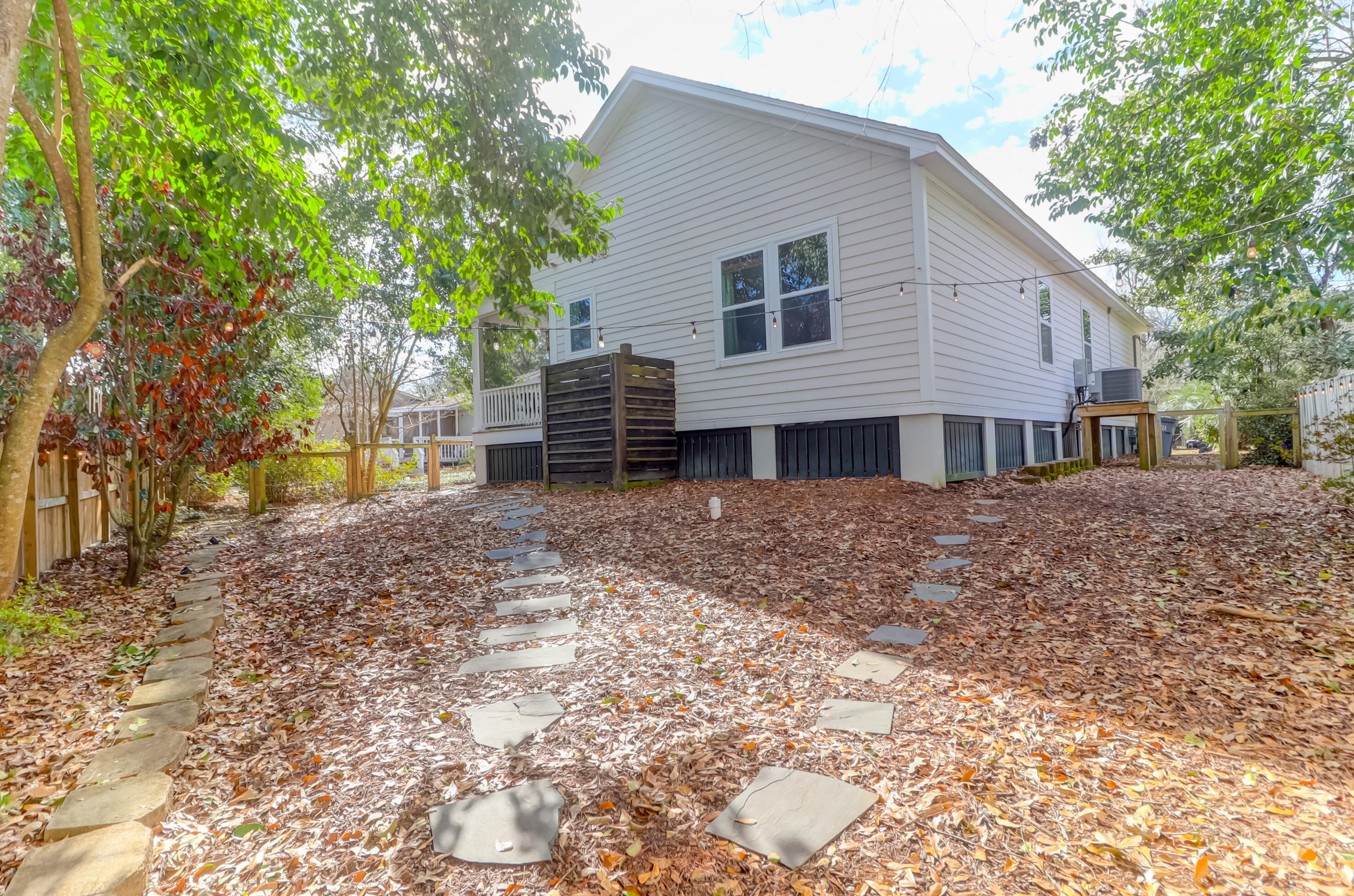 5304 Hartford Cir, Charleston SC  29405-4122 exterior