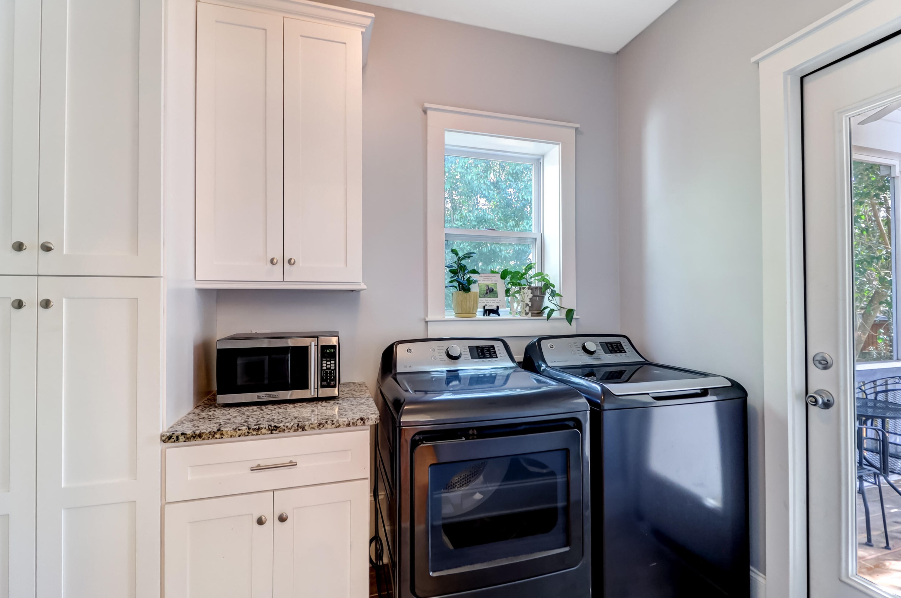 5304 Hartford Cir, Charleston SC  29405-4122 exterior