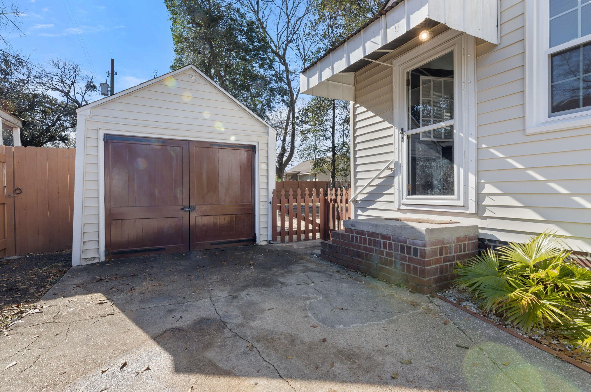1315 Montague Ave, Charleston SC  29405-4632 exterior