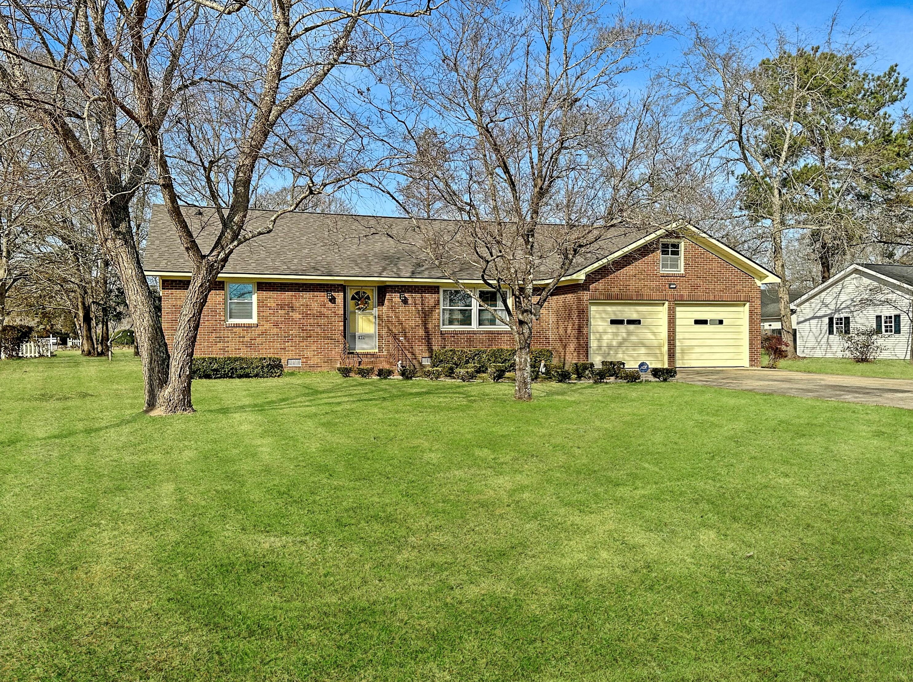 1605 Pinopolis Rd, Moncks Corner SC  29461-5921 exterior
