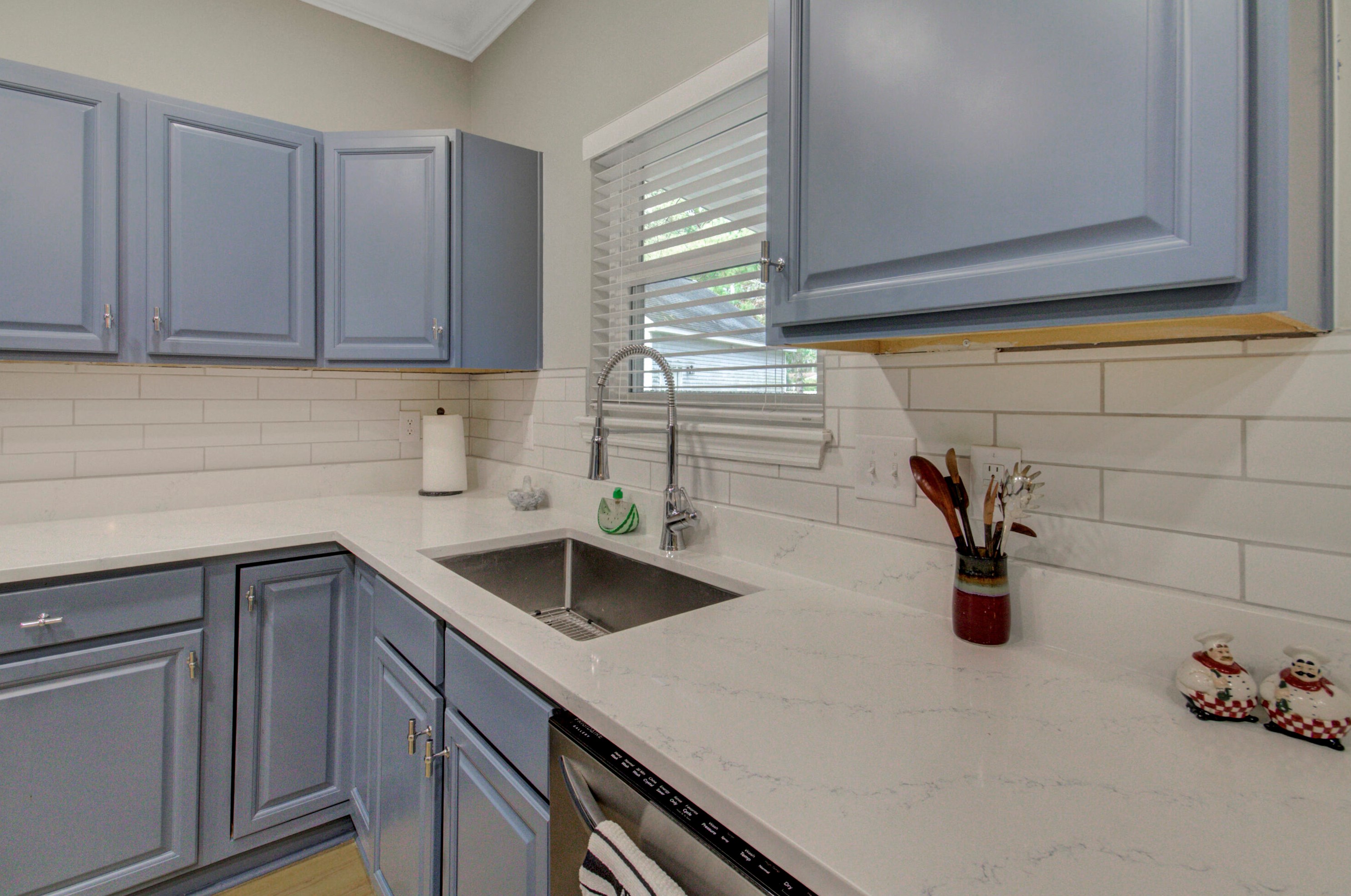 102 Candover Ct, Summerville SC  29485-4089 exterior