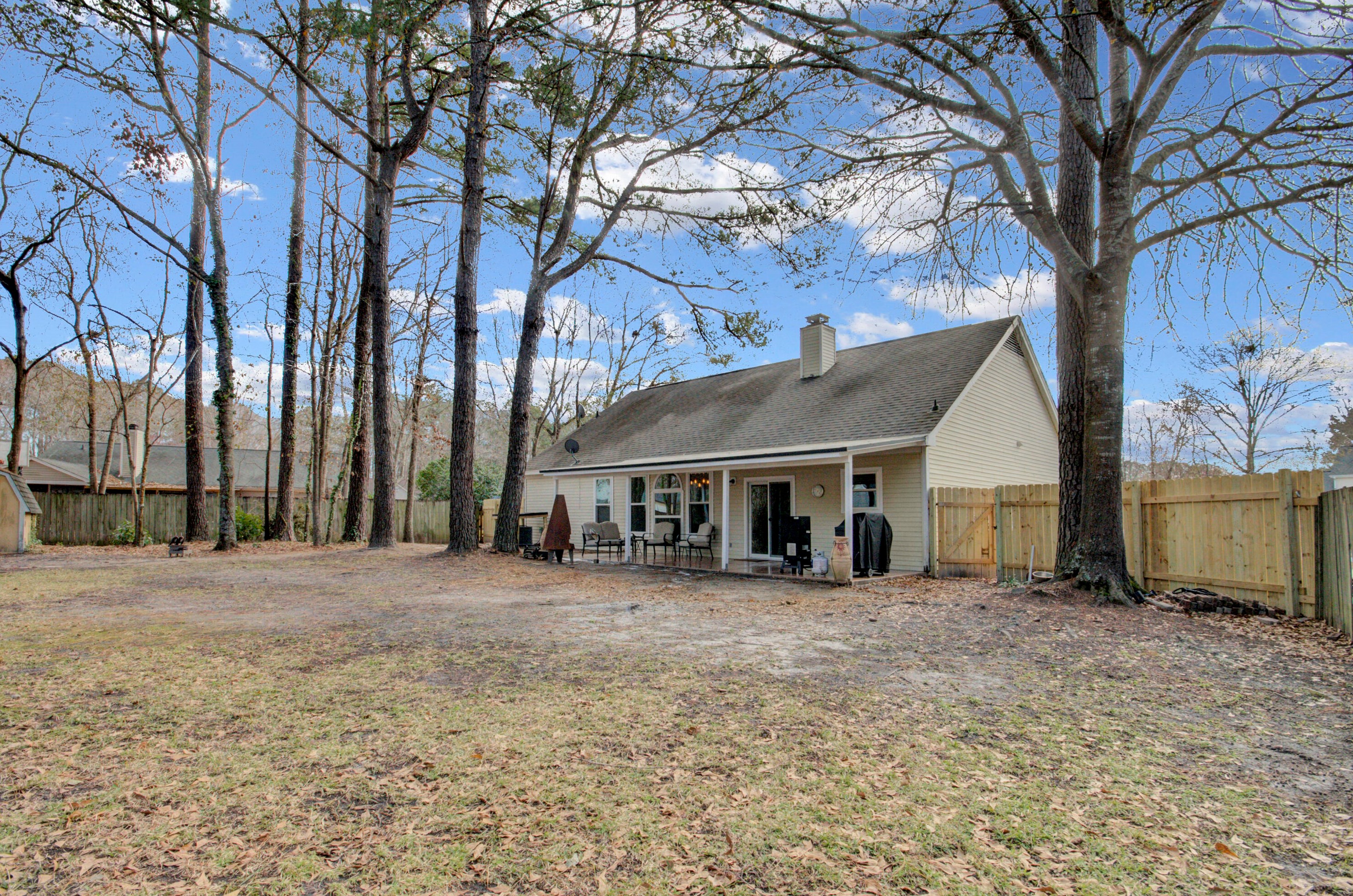 102 Candover Ct, Summerville SC  29485-4089 exterior