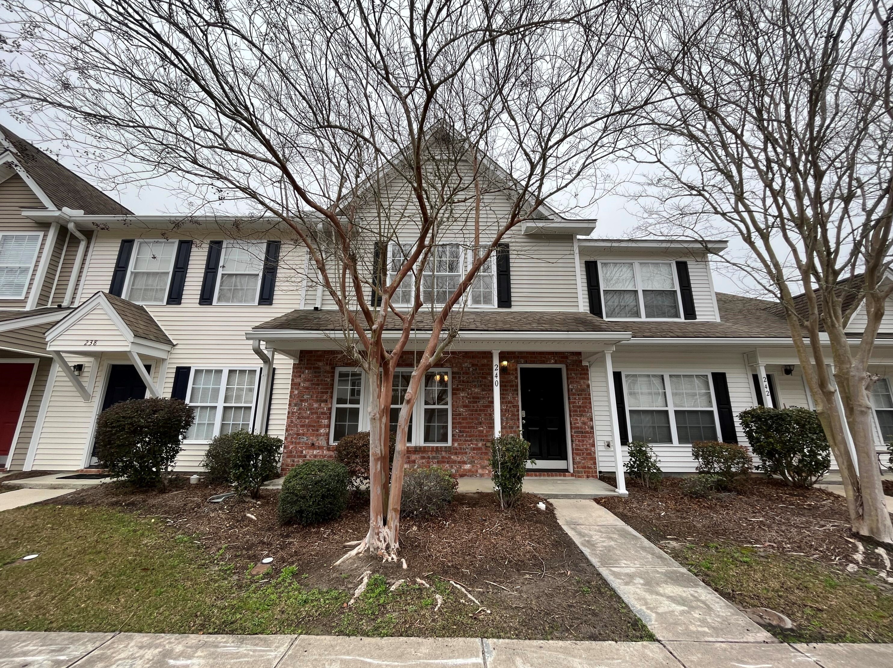 240 Jackson St, Charleston SC  29445-4700 exterior
