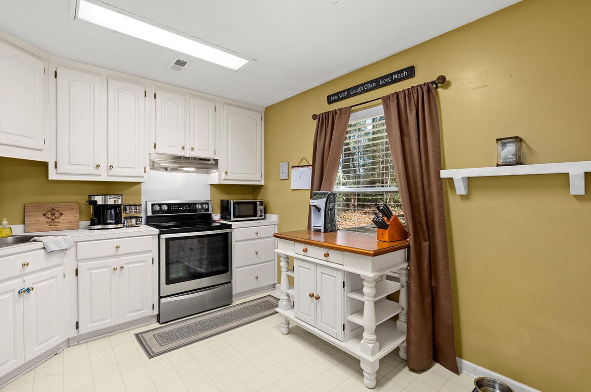 102 Dowling Ave, Walterboro SC  29488-3801 exterior