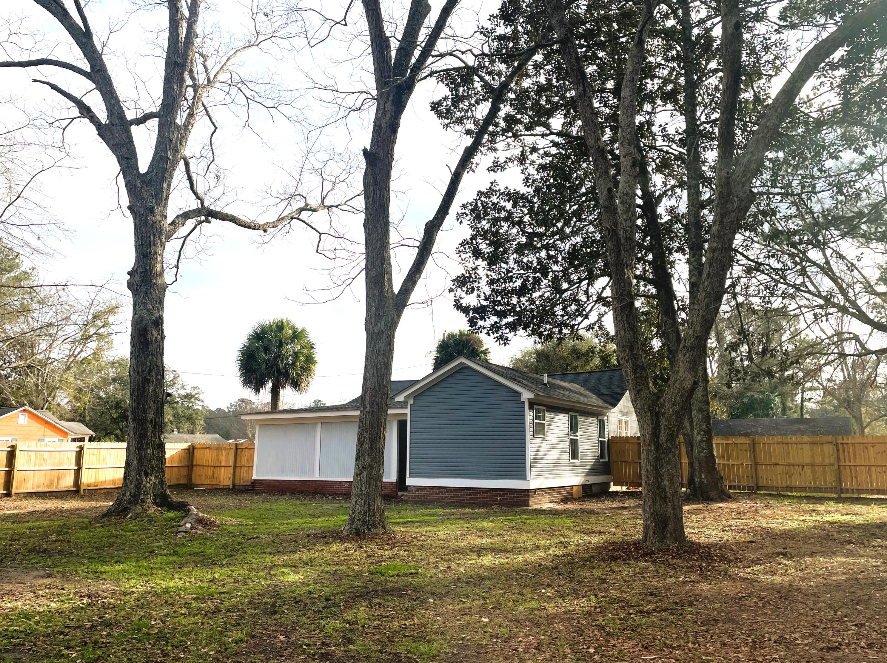 223 Hayden St, Walterboro SC  29488-4224 exterior