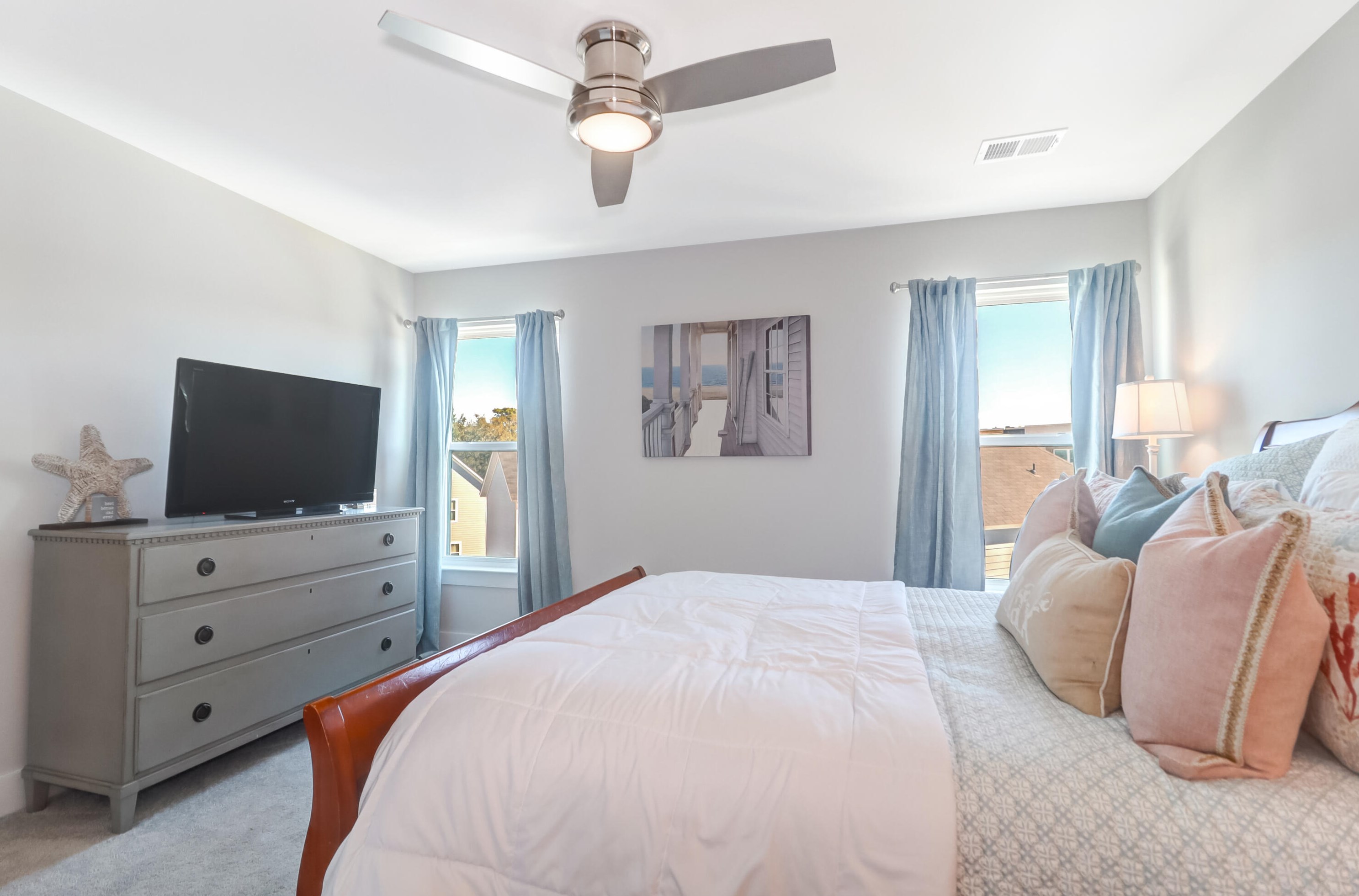 4566 Mixson Ave, Charleston SC  29405-5110 exterior