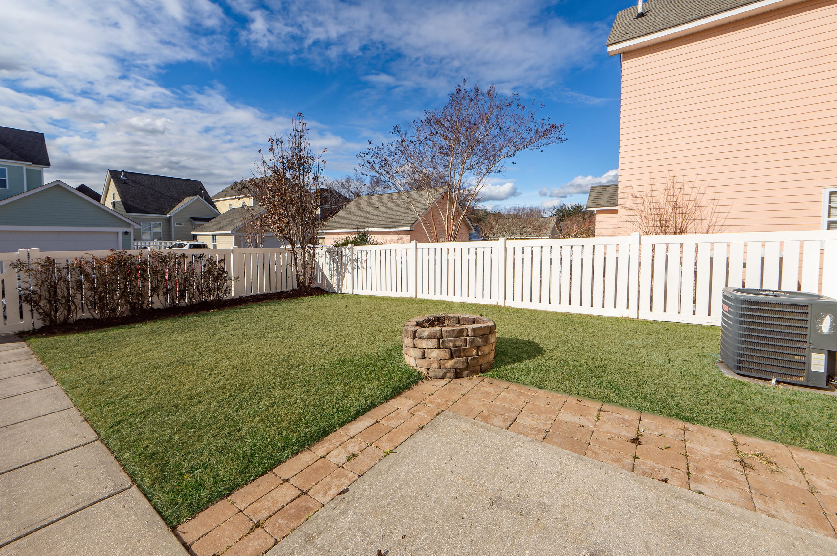 208 Dandelion St, Summerville SC  29483-5556 exterior
