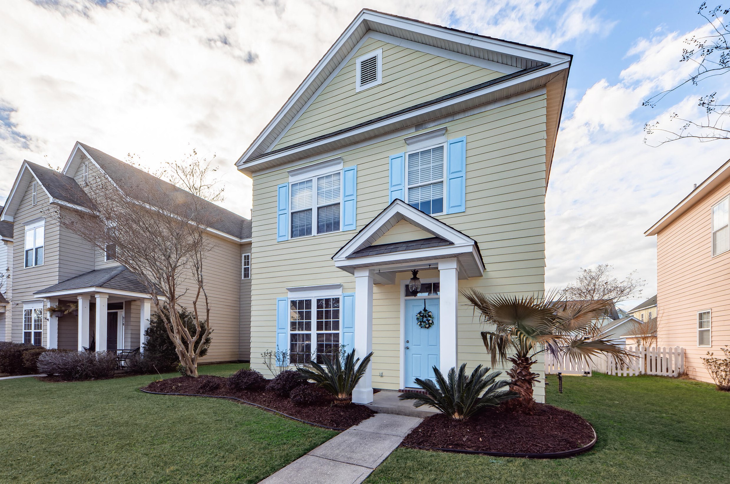 208 Dandelion St, Summerville SC  29483-5556 exterior