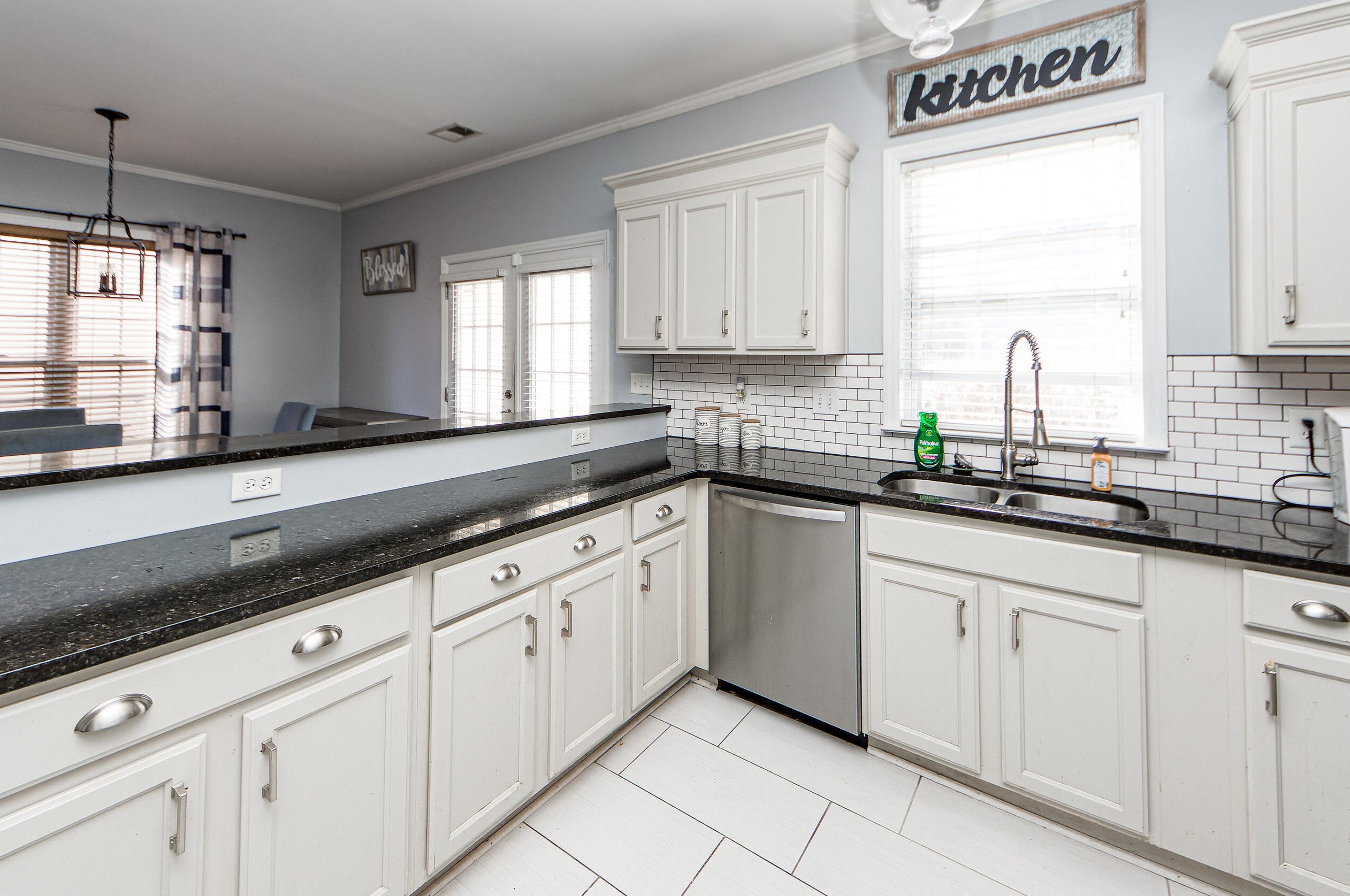 208 Dandelion St, Summerville SC  29483-5556 exterior