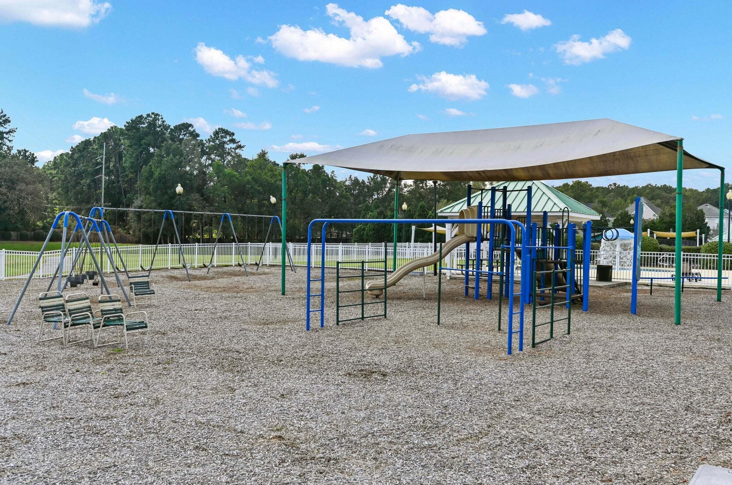 208 Dandelion St, Summerville SC  29483-5556 exterior