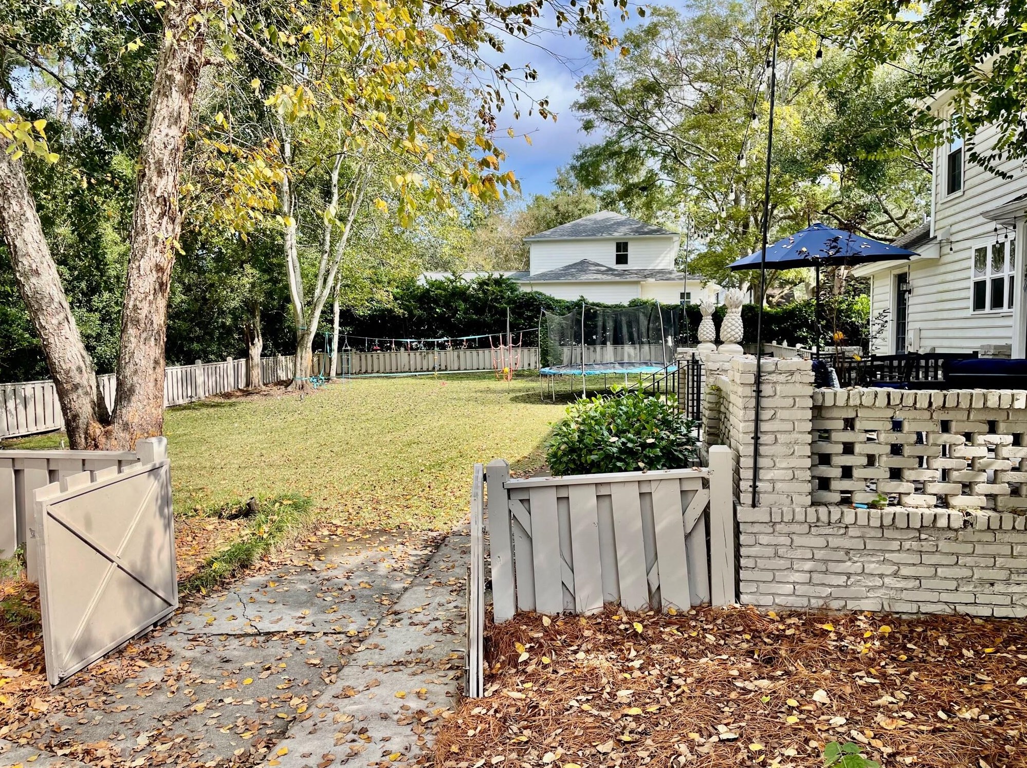 1168 Farm Quarter Rd, Mount Pleasant SC  29464-9543 exterior