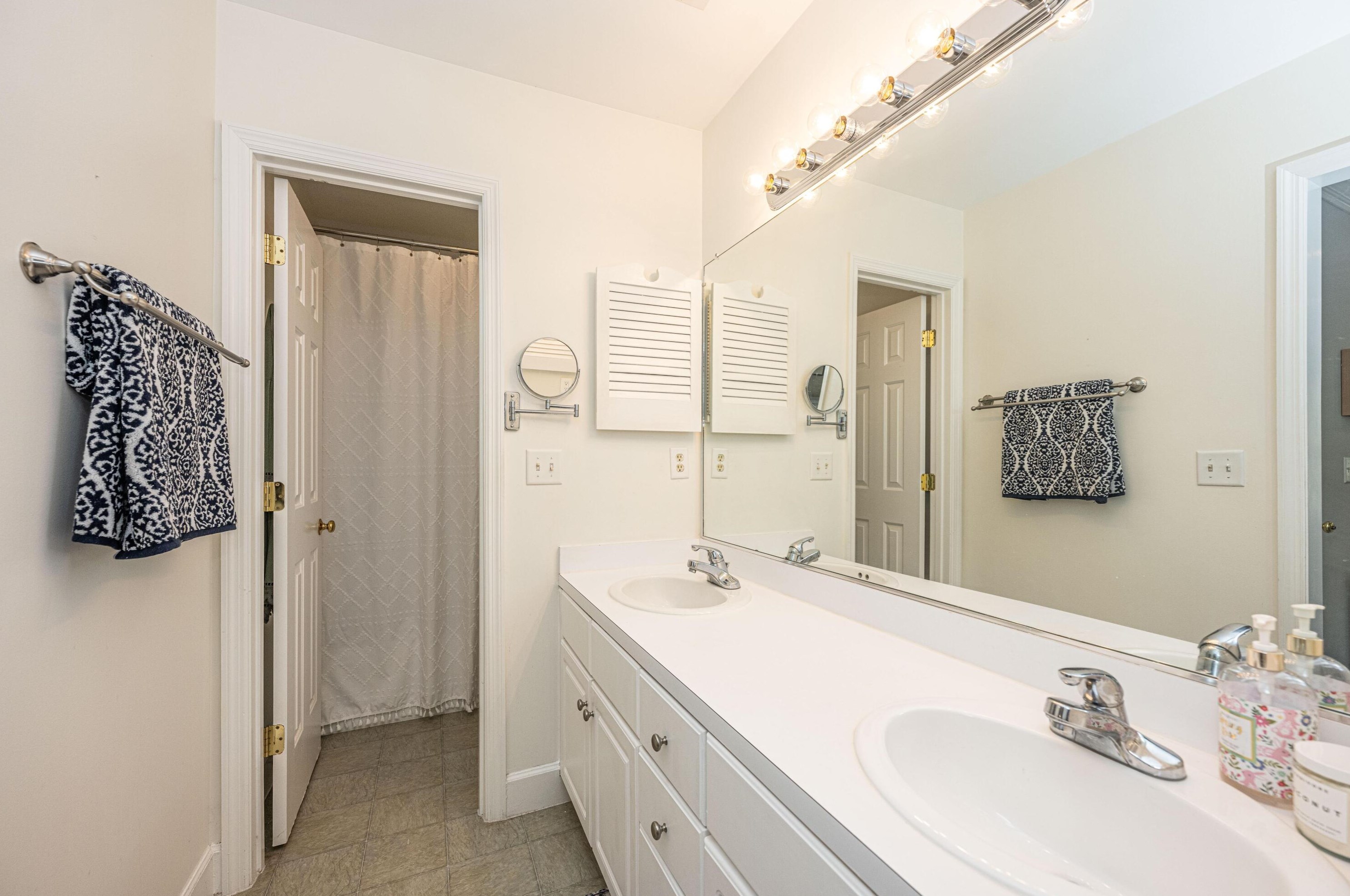 2211 Seroy St, Charleston SC  29412-2306 exterior