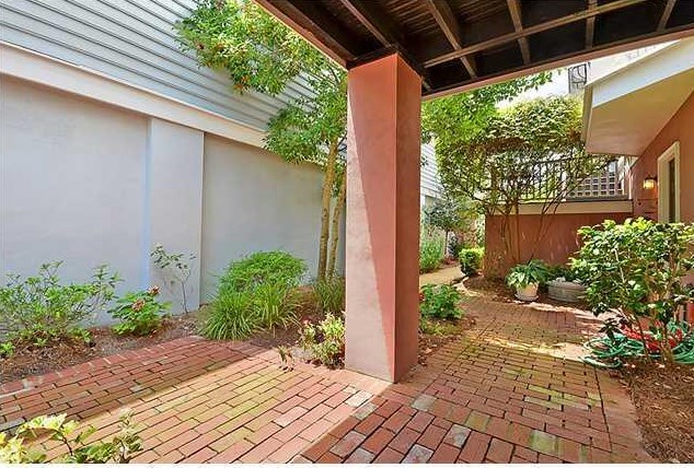 207 Wentworth St, Charleston SC  29401-1209 exterior