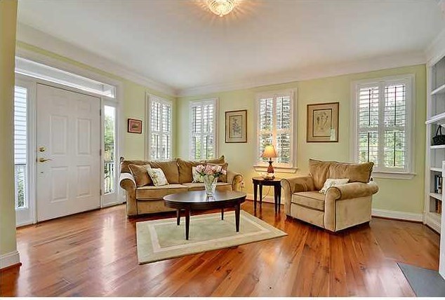 207 Wentworth St, Charleston SC  29401-1209 exterior