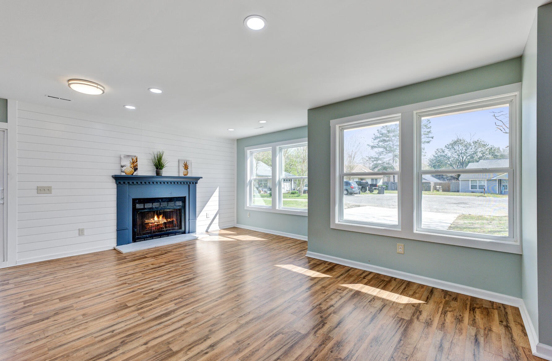 105 Donegal Ln, Summerville SC  29483-1708 exterior