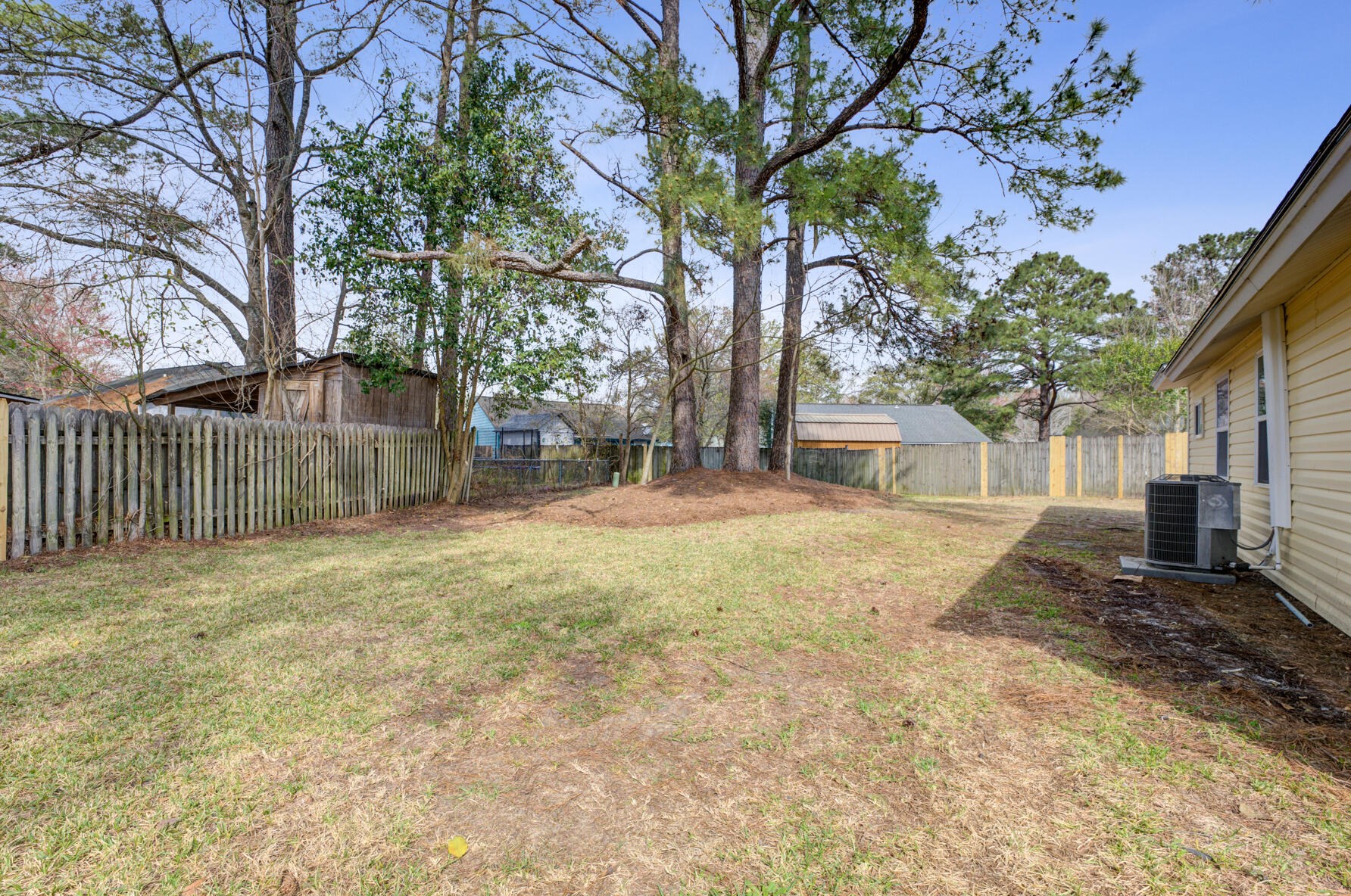 105 Donegal Ln, Summerville SC  29483-1708 exterior