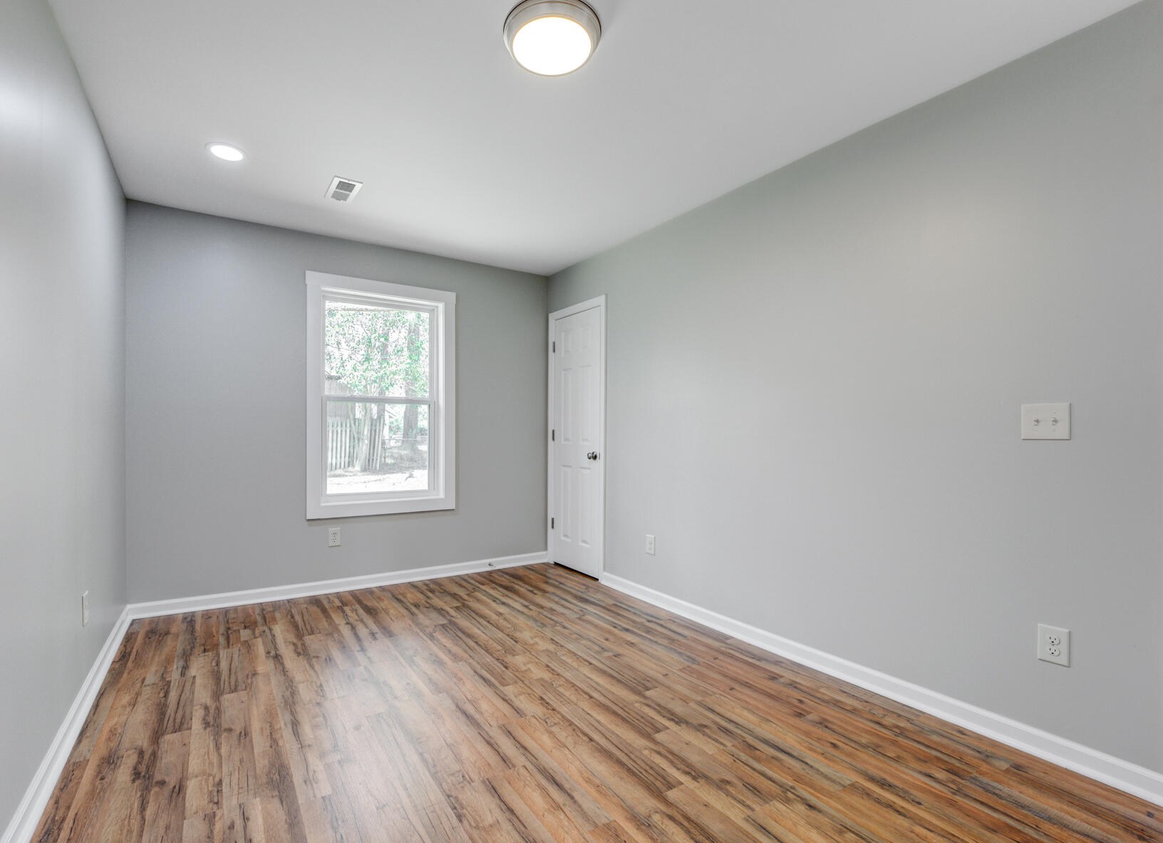 105 Donegal Ln, Summerville SC  29483-1708 exterior