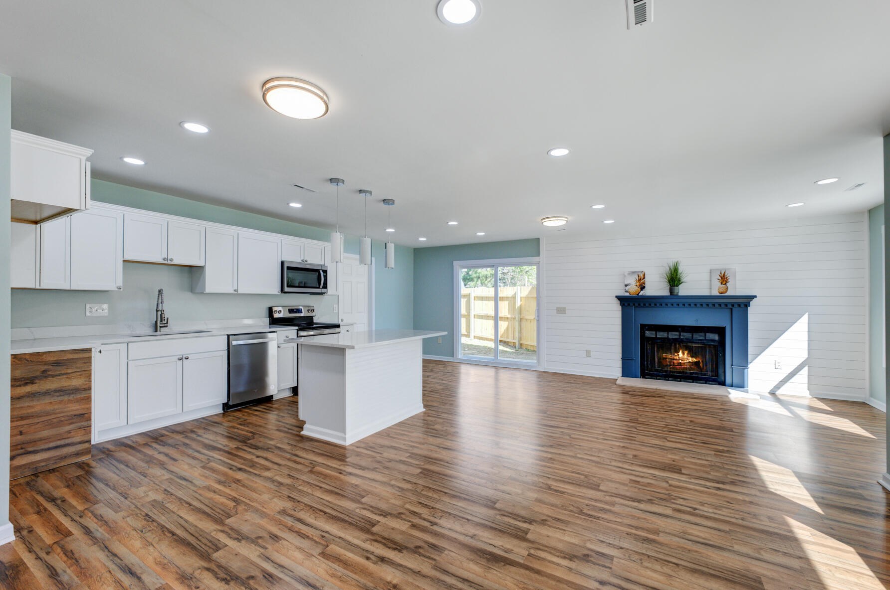 105 Donegal Ln, Summerville SC  29483-1708 exterior