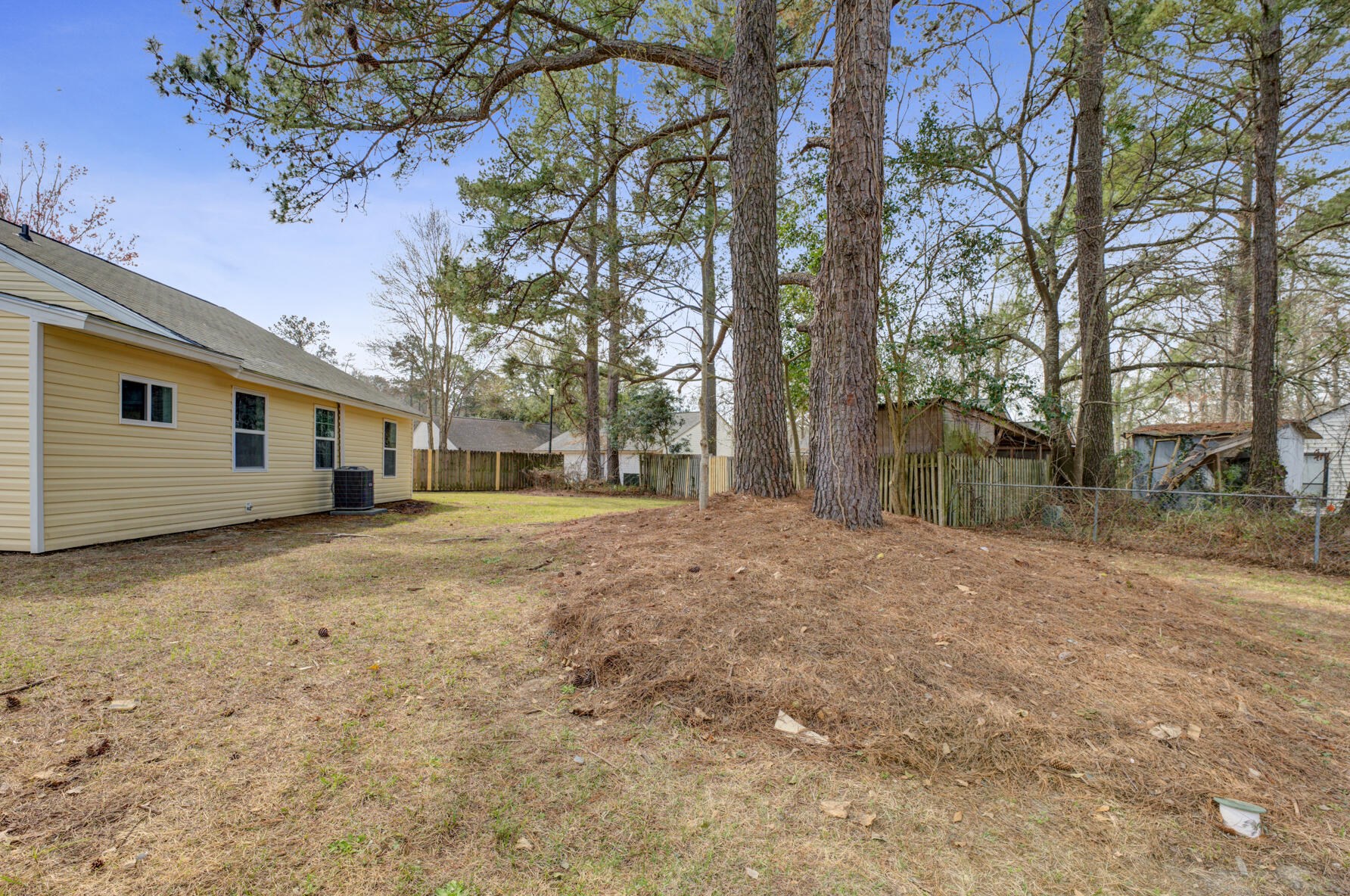 105 Donegal Ln, Summerville SC  29483-1708 exterior