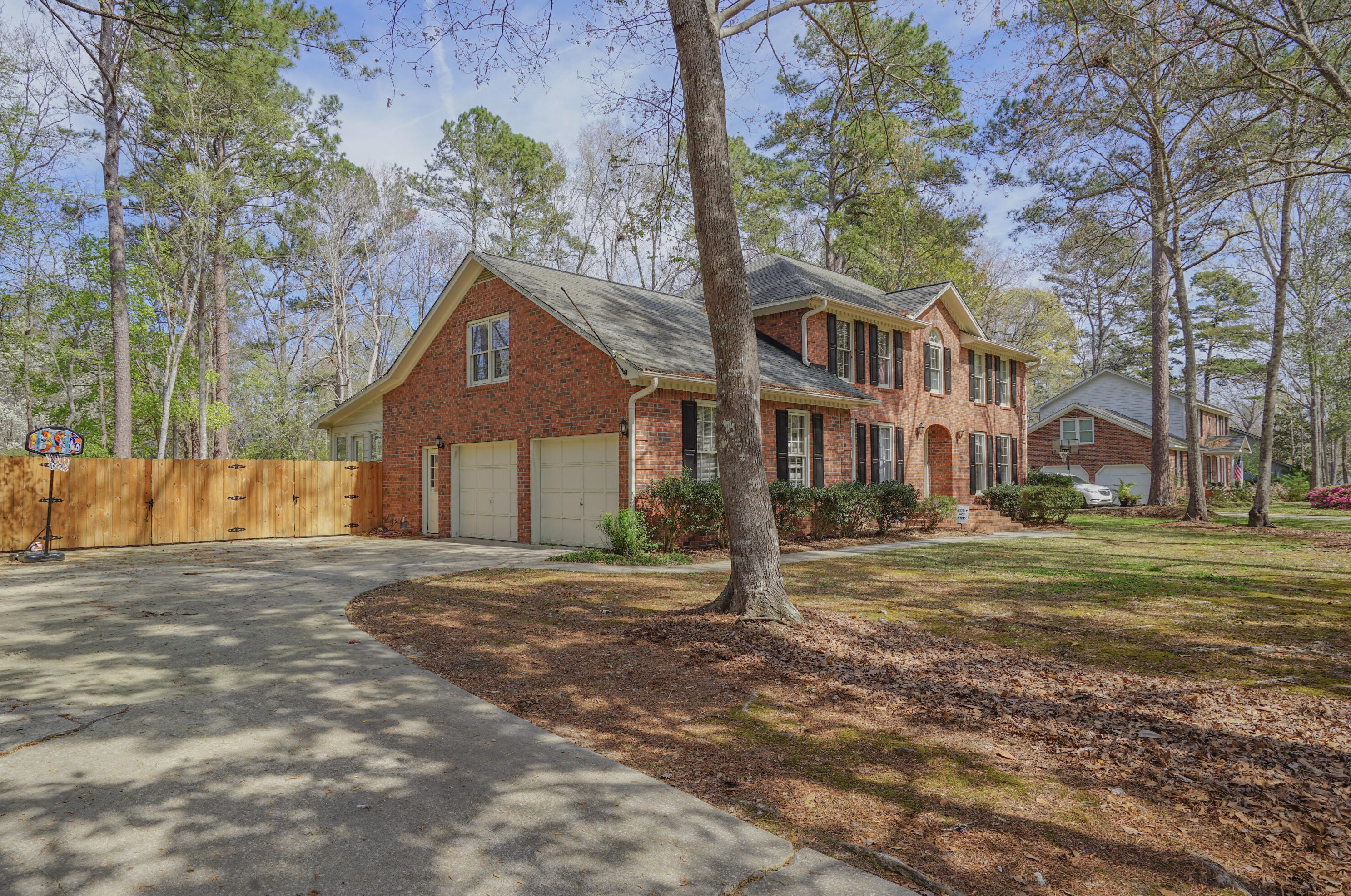 323 Middleton Blvd, Summerville SC  29485-8027 exterior