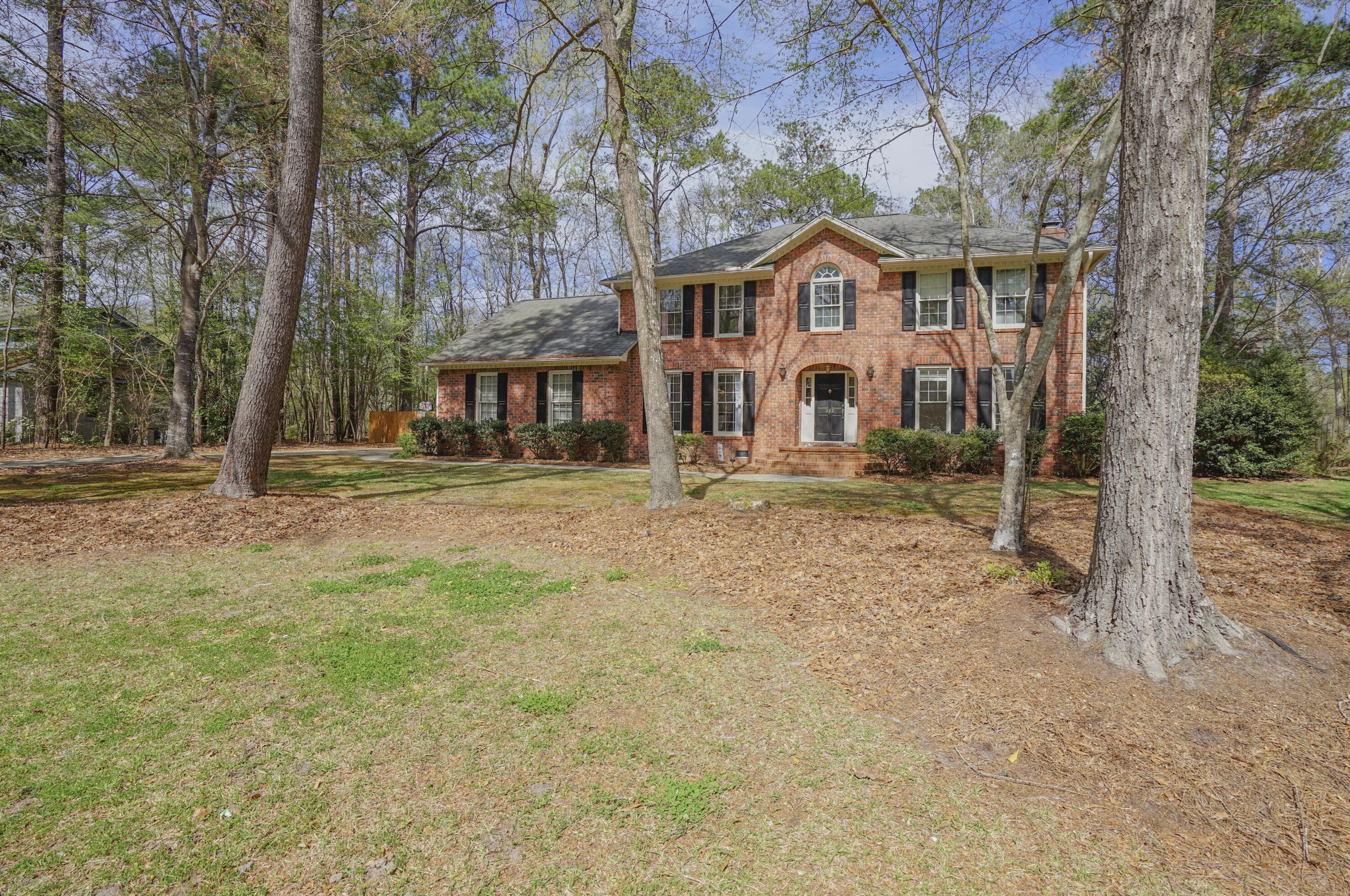 323 Middleton Blvd, Summerville SC  29485-8027 exterior