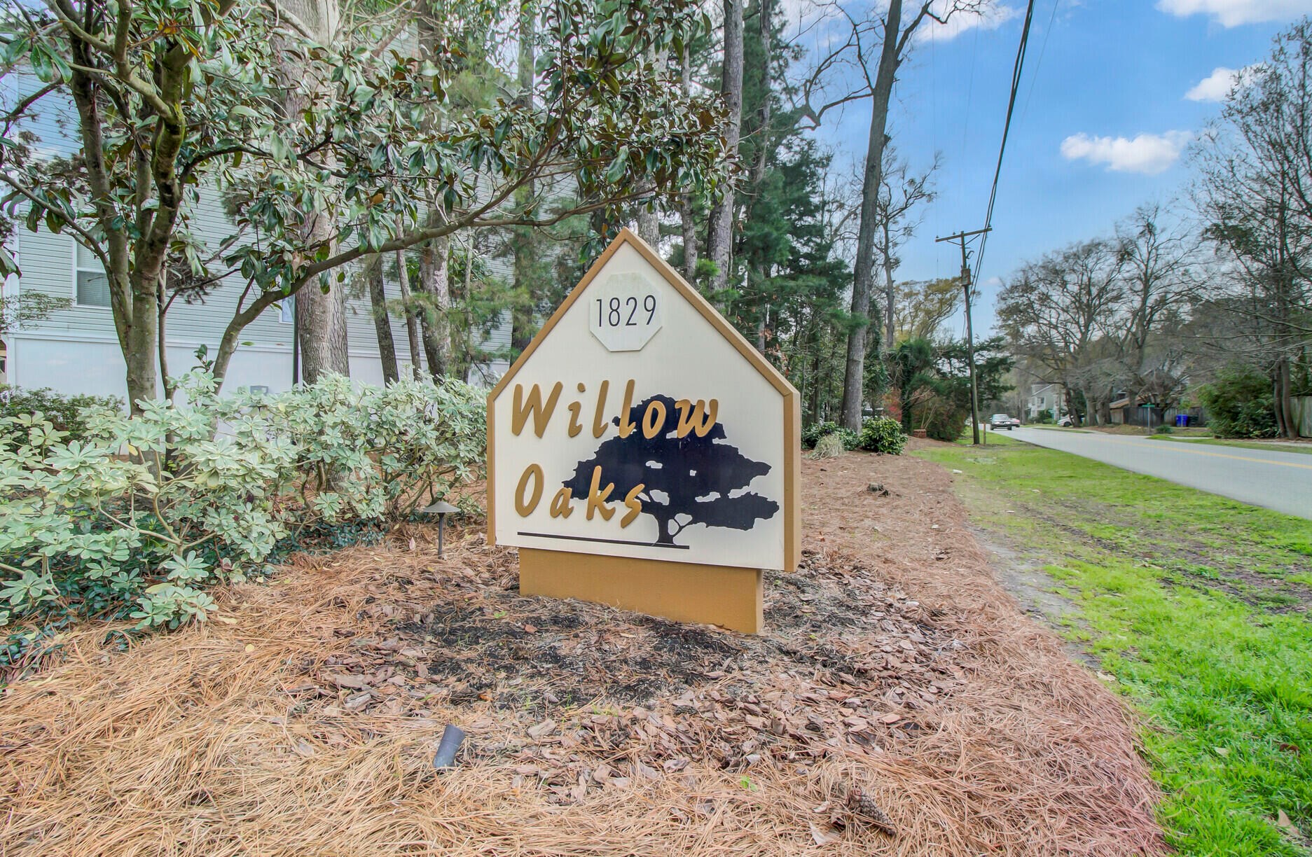 1829 Dogwood Rd, Charleston SC  29414-6061 exterior