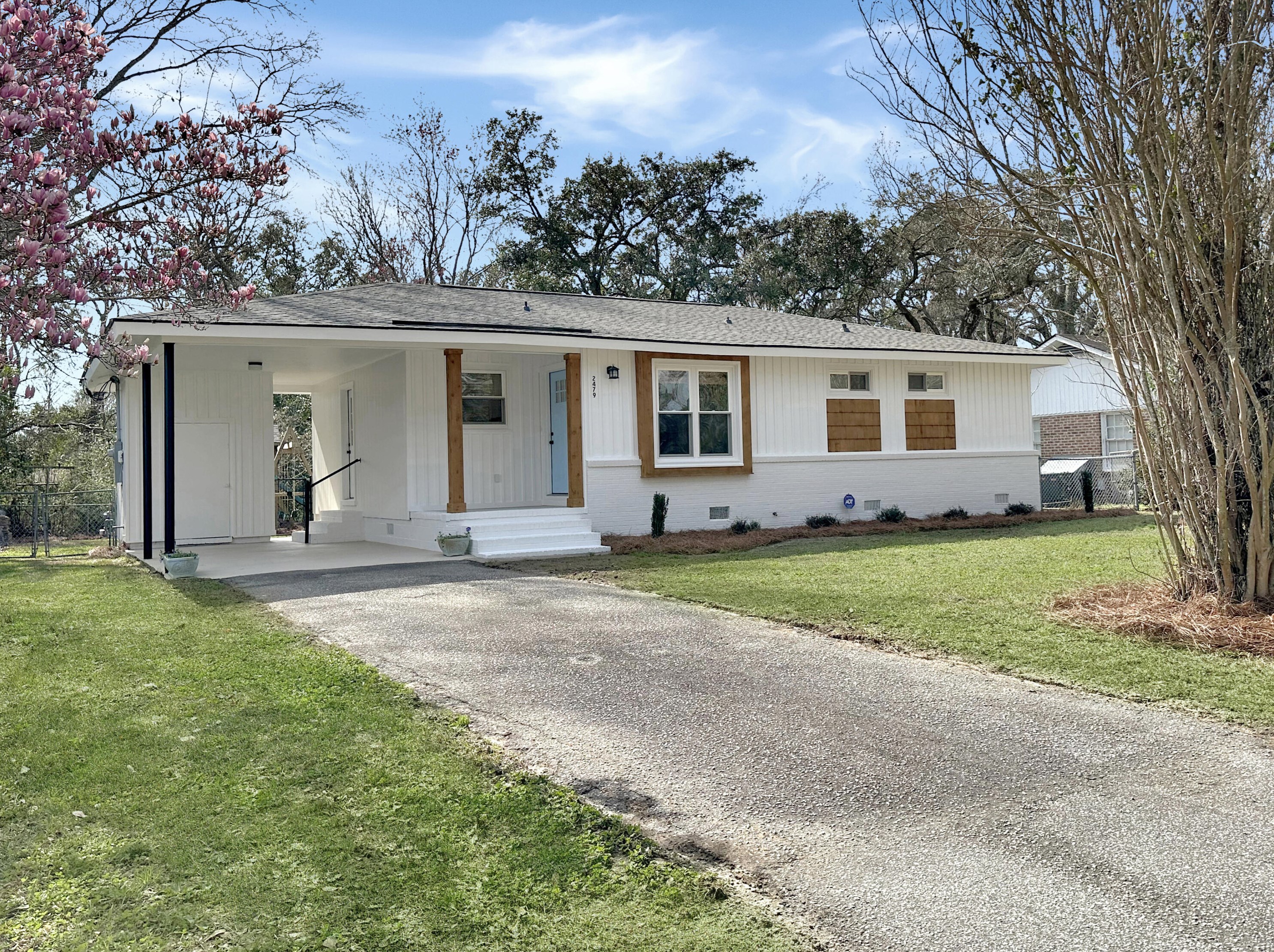 2479 Lantern St, Charleston SC  29414-4819 exterior