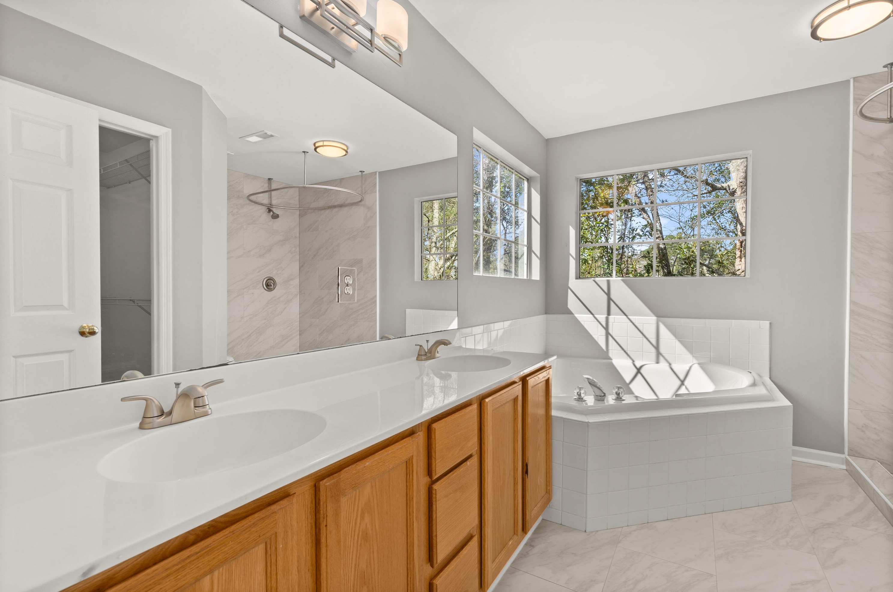 100 Evesham Dr, Summerville SC  29485-5846 exterior
