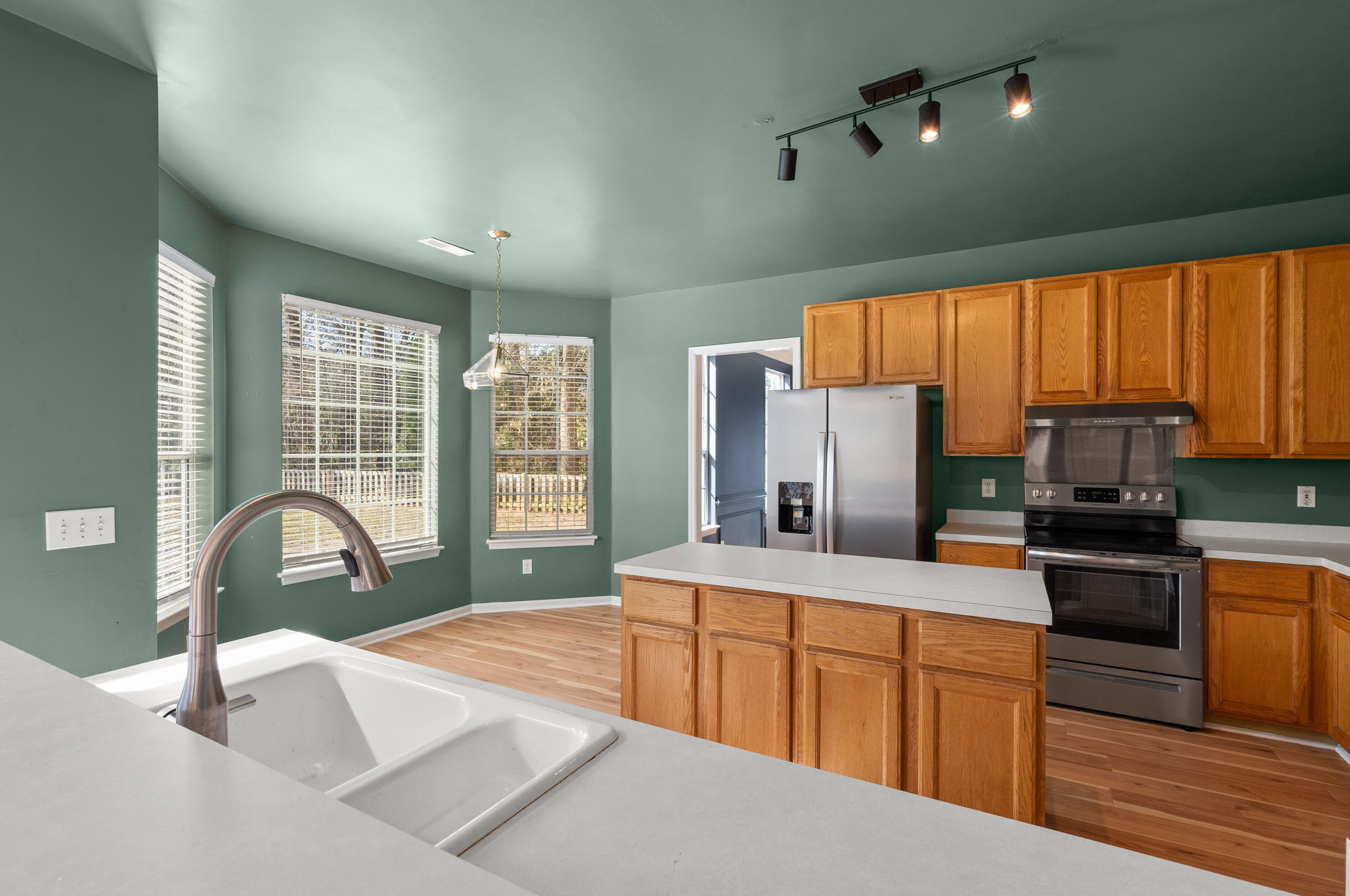 100 Evesham Dr, Summerville SC  29485-5846 exterior