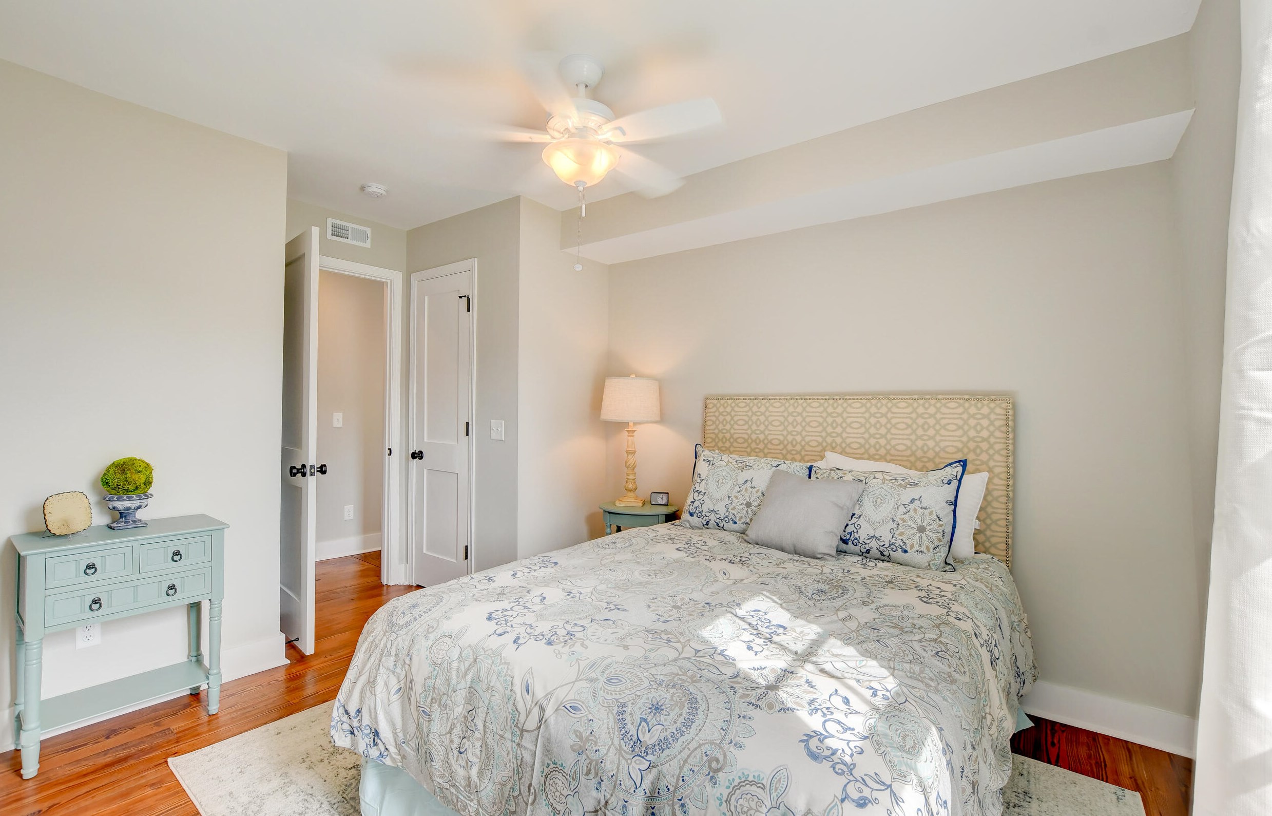 67 Line St, Charleston SC 29403-5419 exterior