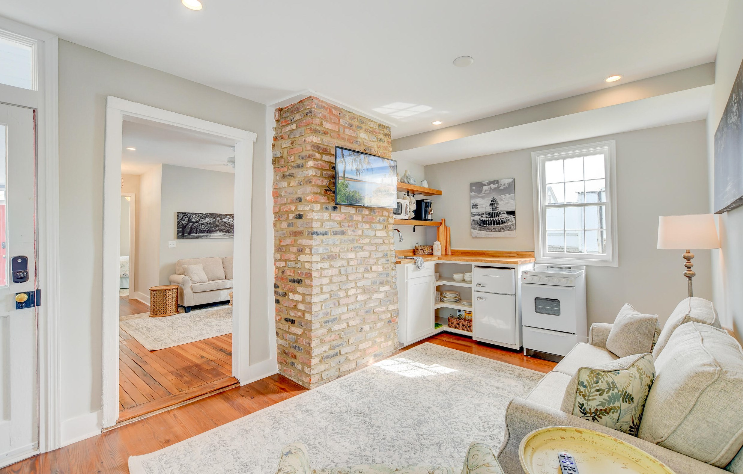 67 Line St, Charleston SC 29403-5419 exterior