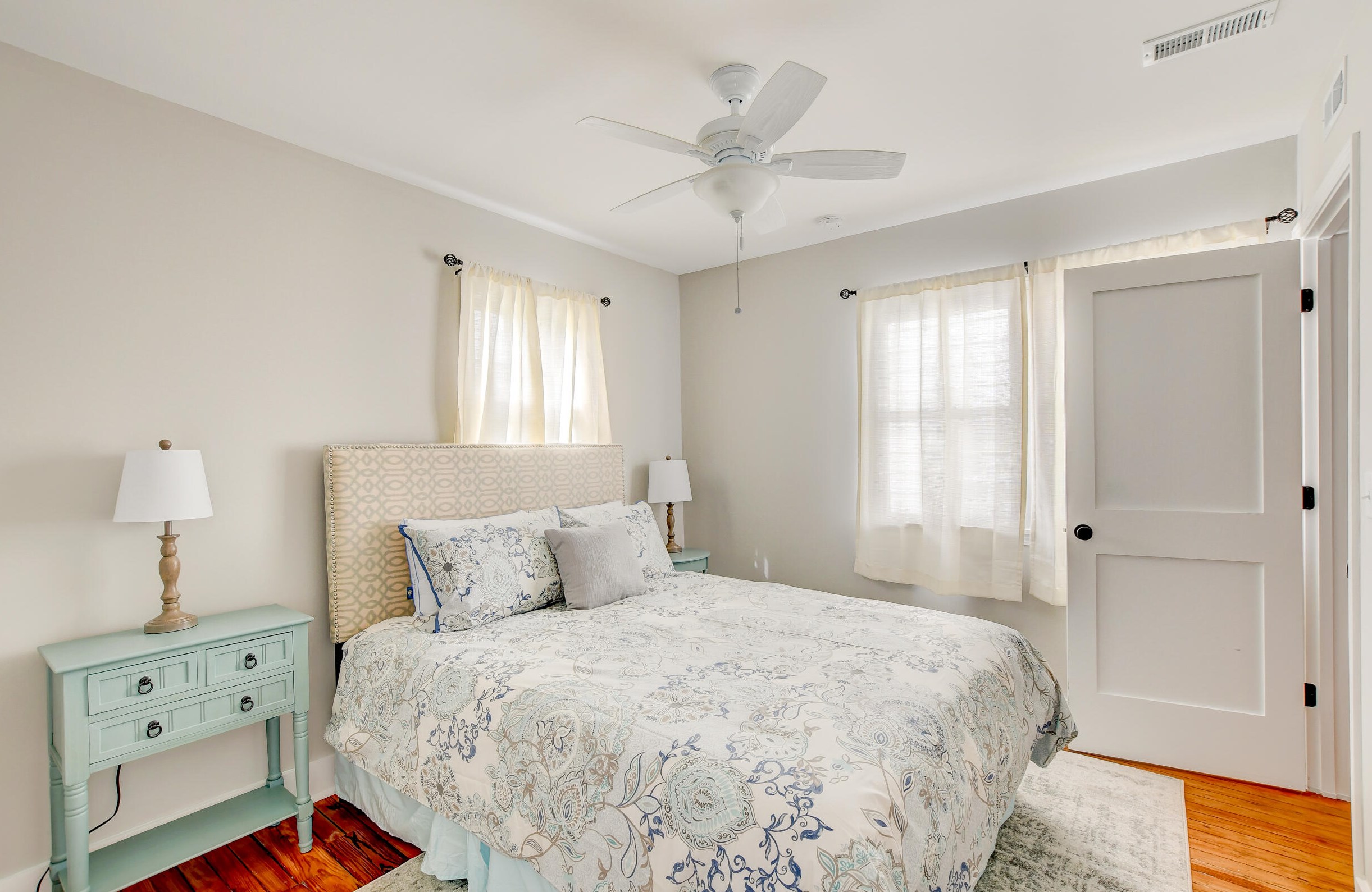 67 Line St, Charleston SC 29403-5419 exterior