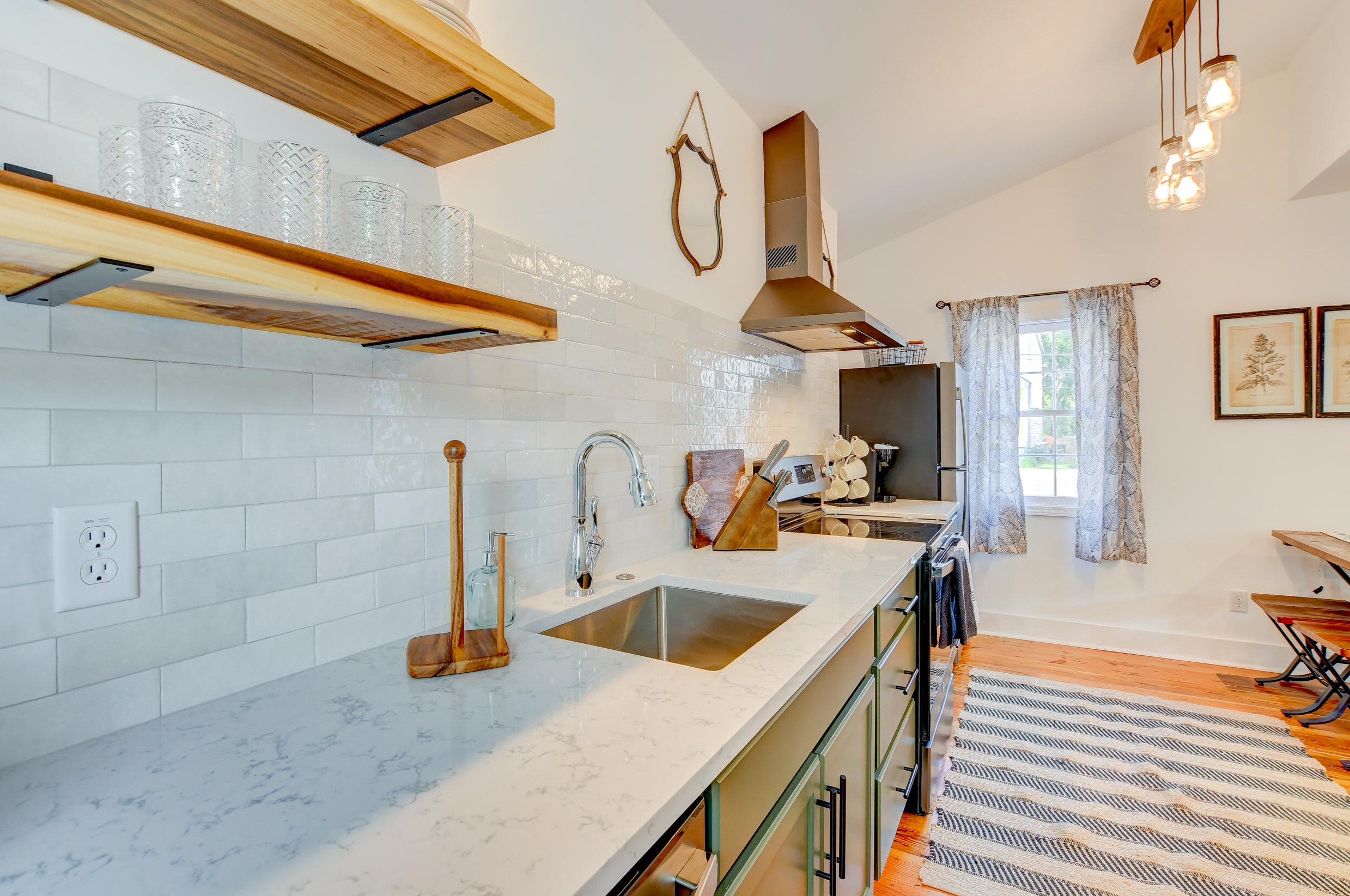 67 Line St, Charleston SC 29403-5419 exterior