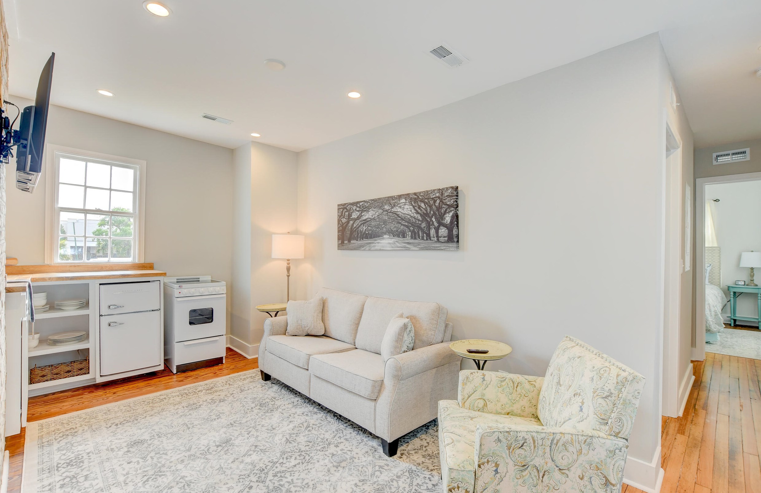 67 Line St, Charleston SC 29403-5419 exterior