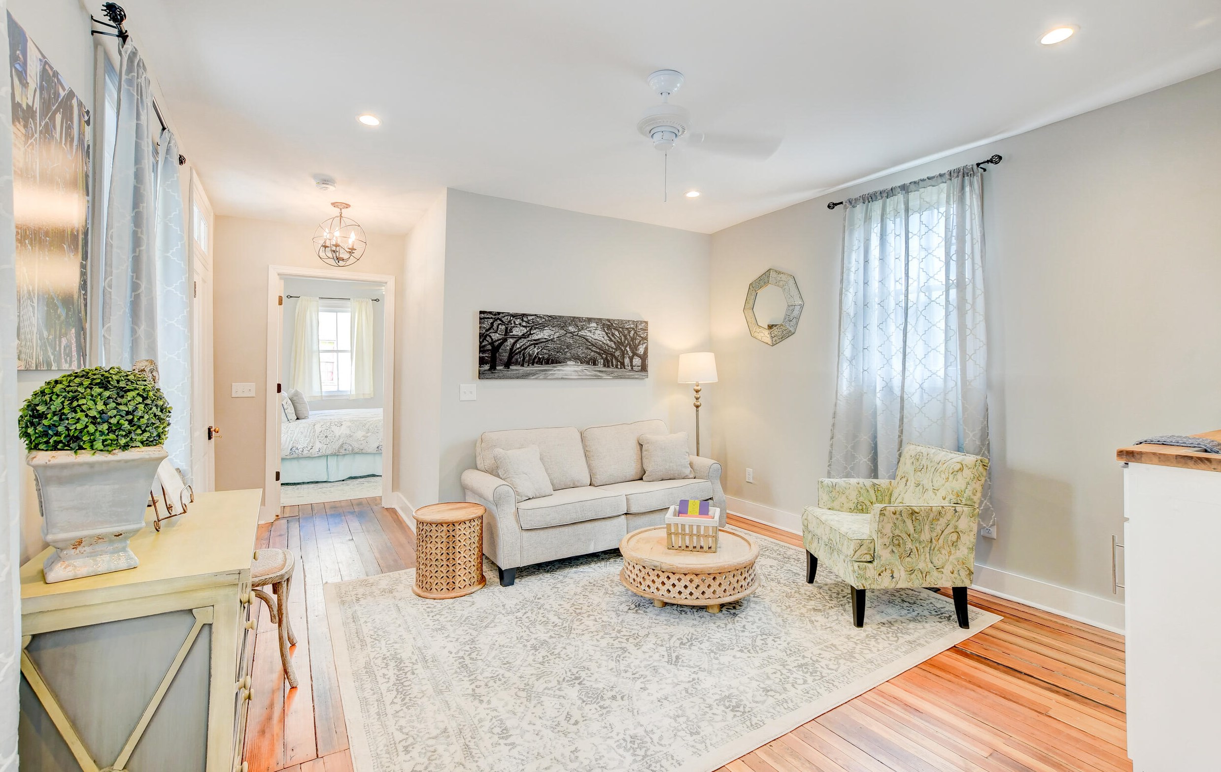 67 Line St, Charleston SC 29403-5419 exterior